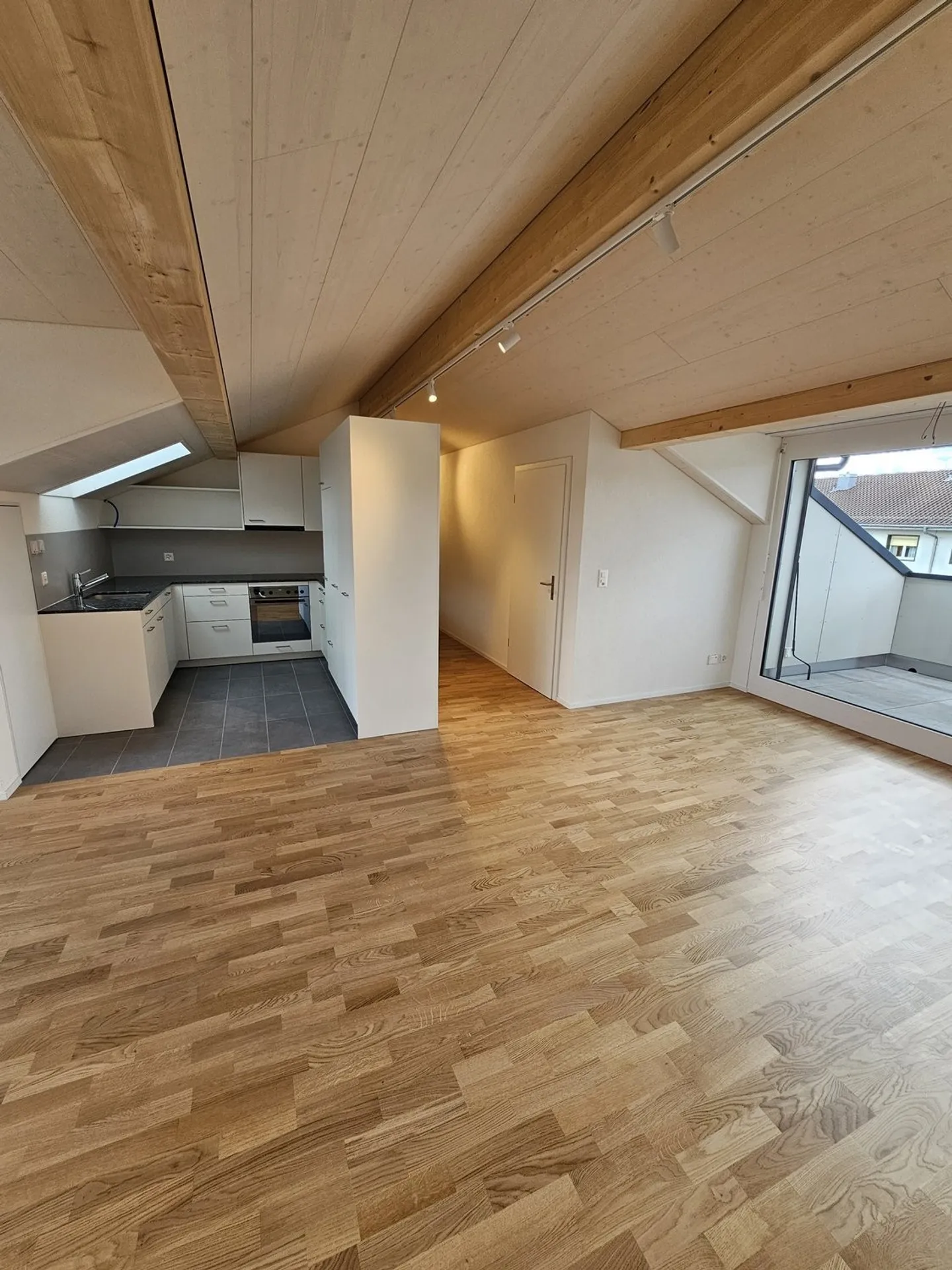 Nuovo appartamento attico di 2,5 stanze in stile loft - Foto 2 di 11
