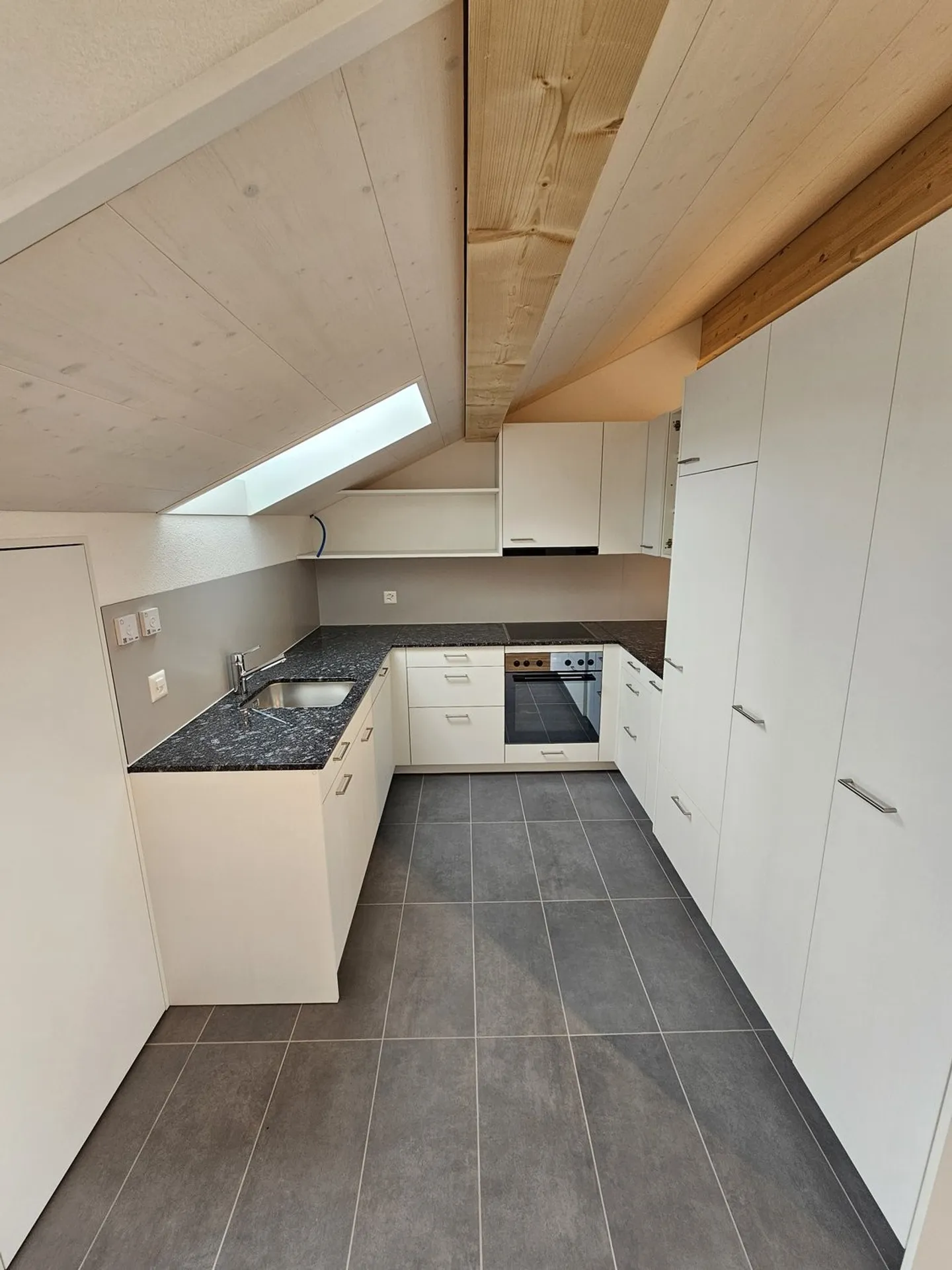 Nuovo appartamento attico di 2,5 stanze in stile loft - Foto 3 di 11