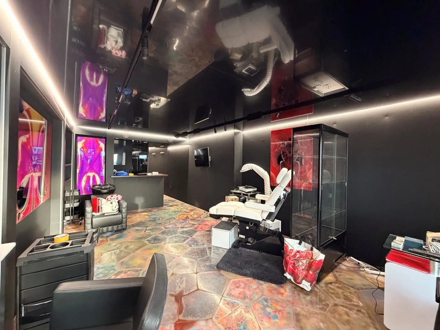 Visible. Central. Charmant. Espace de vente avec vue sur le lac de Zoug - Photo 3 sur 8