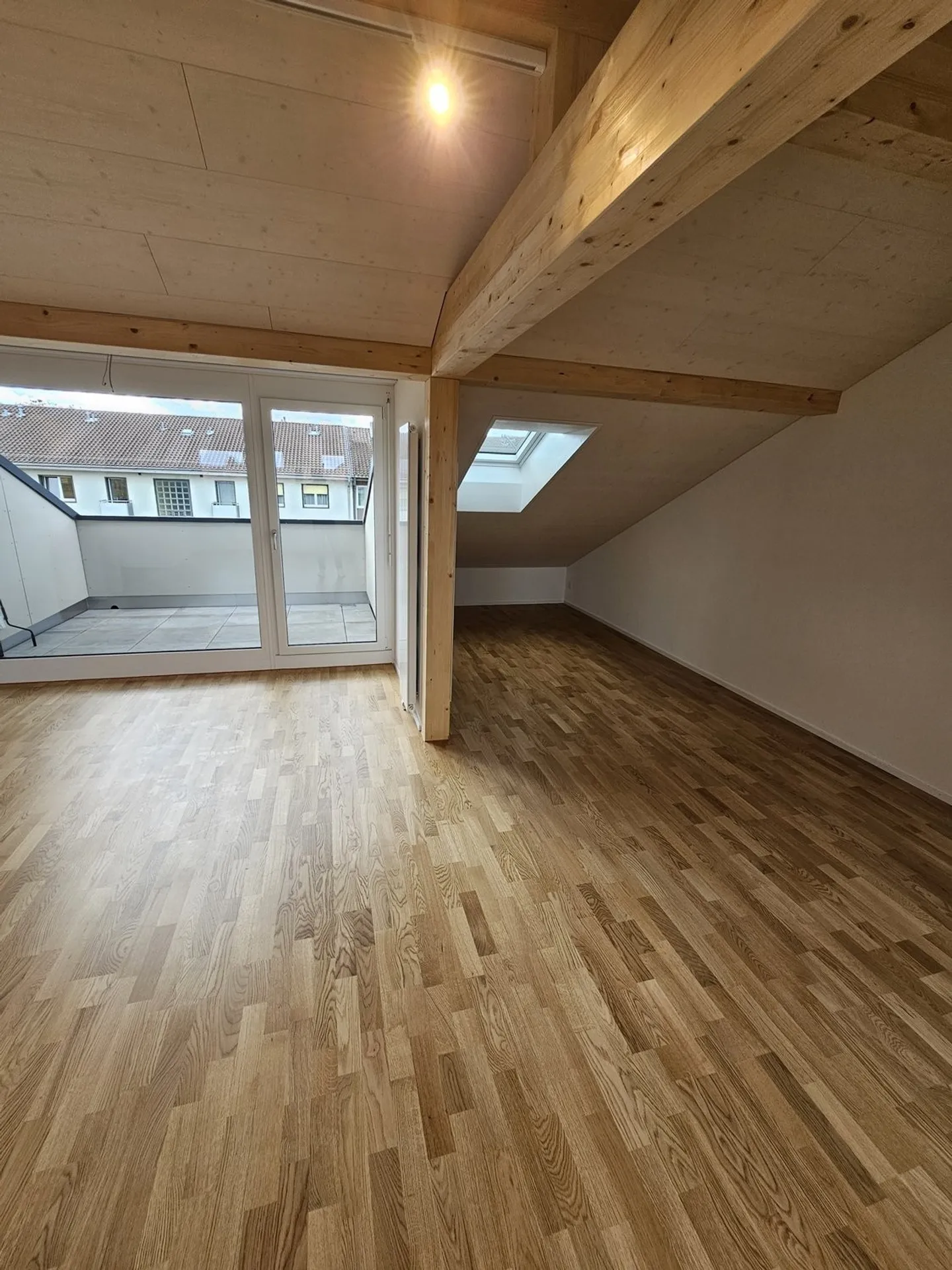 Nuovo appartamento attico di 2,5 stanze in stile loft - Foto 5 di 11
