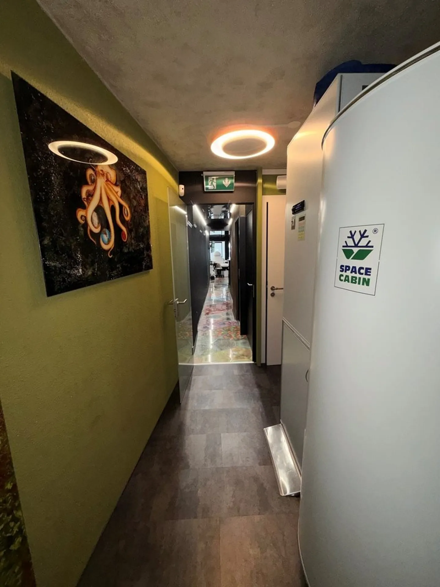 Visible. Central. Charmant. Espace de vente avec vue sur le lac de Zoug - Photo 4 sur 8