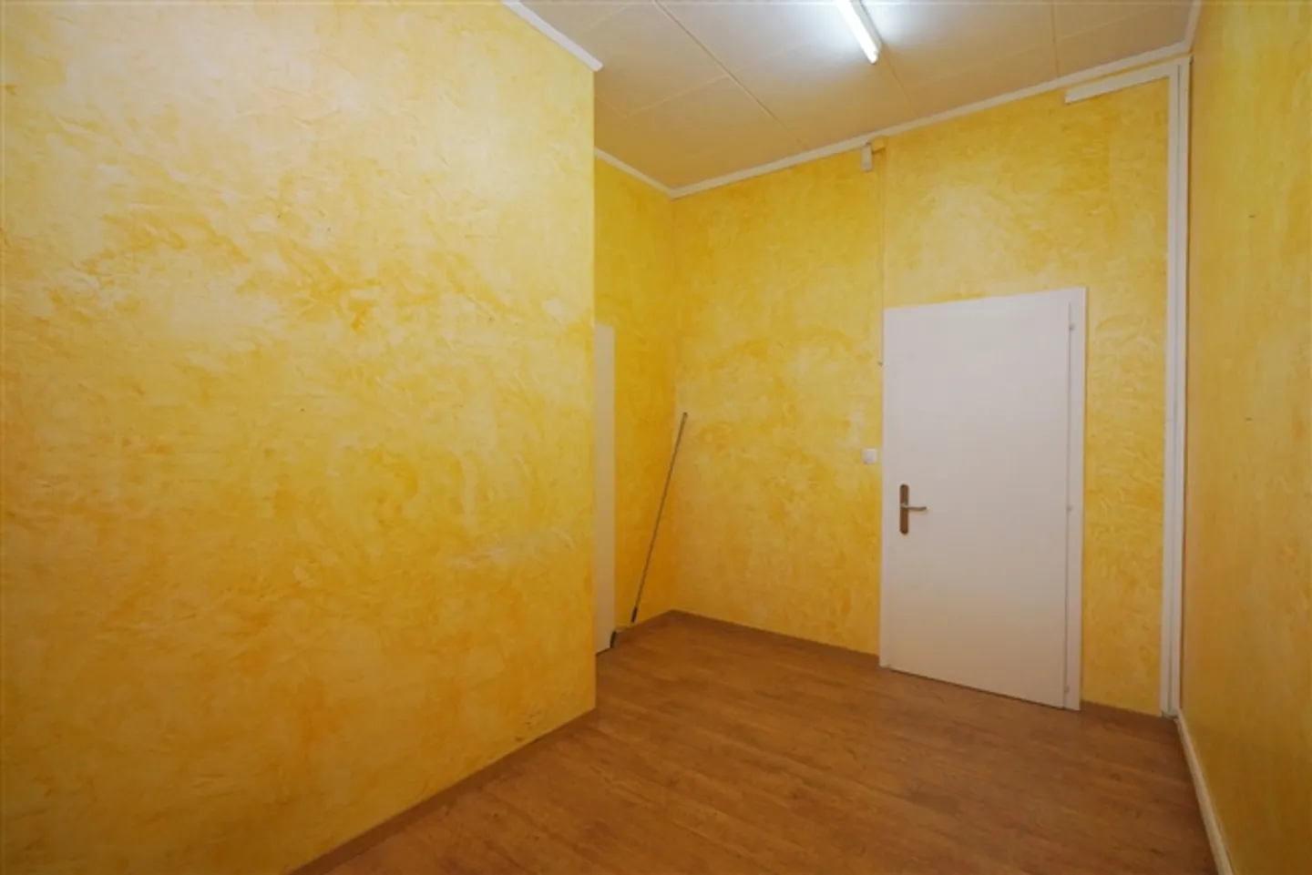 «GEWERBEFLÄCHE IM STADTZENTRUM VON SIERRE» - Foto 3 von 11