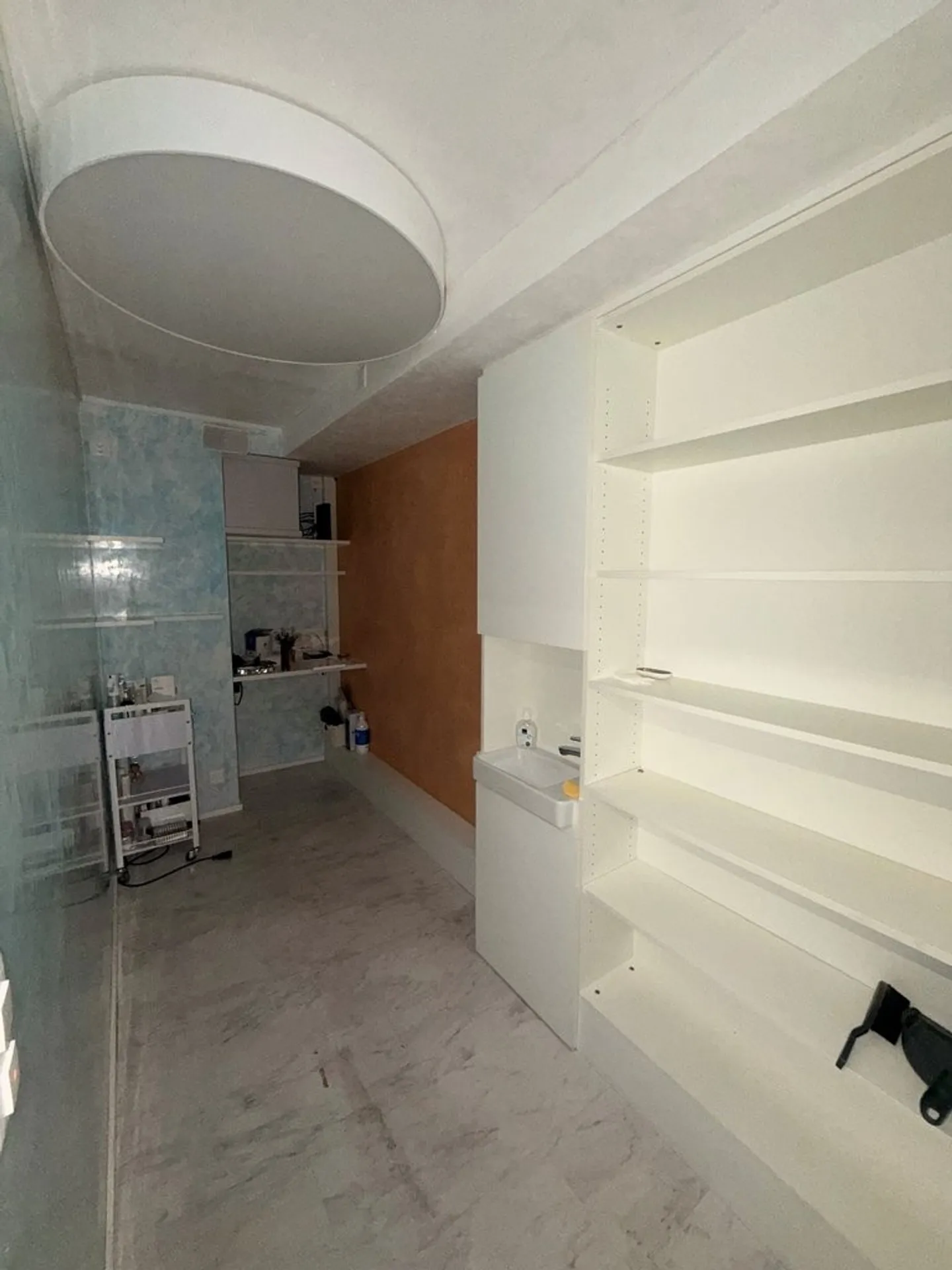 Visible. Central. Charmant. Espace de vente avec vue sur le lac de Zoug - Photo 5 sur 8