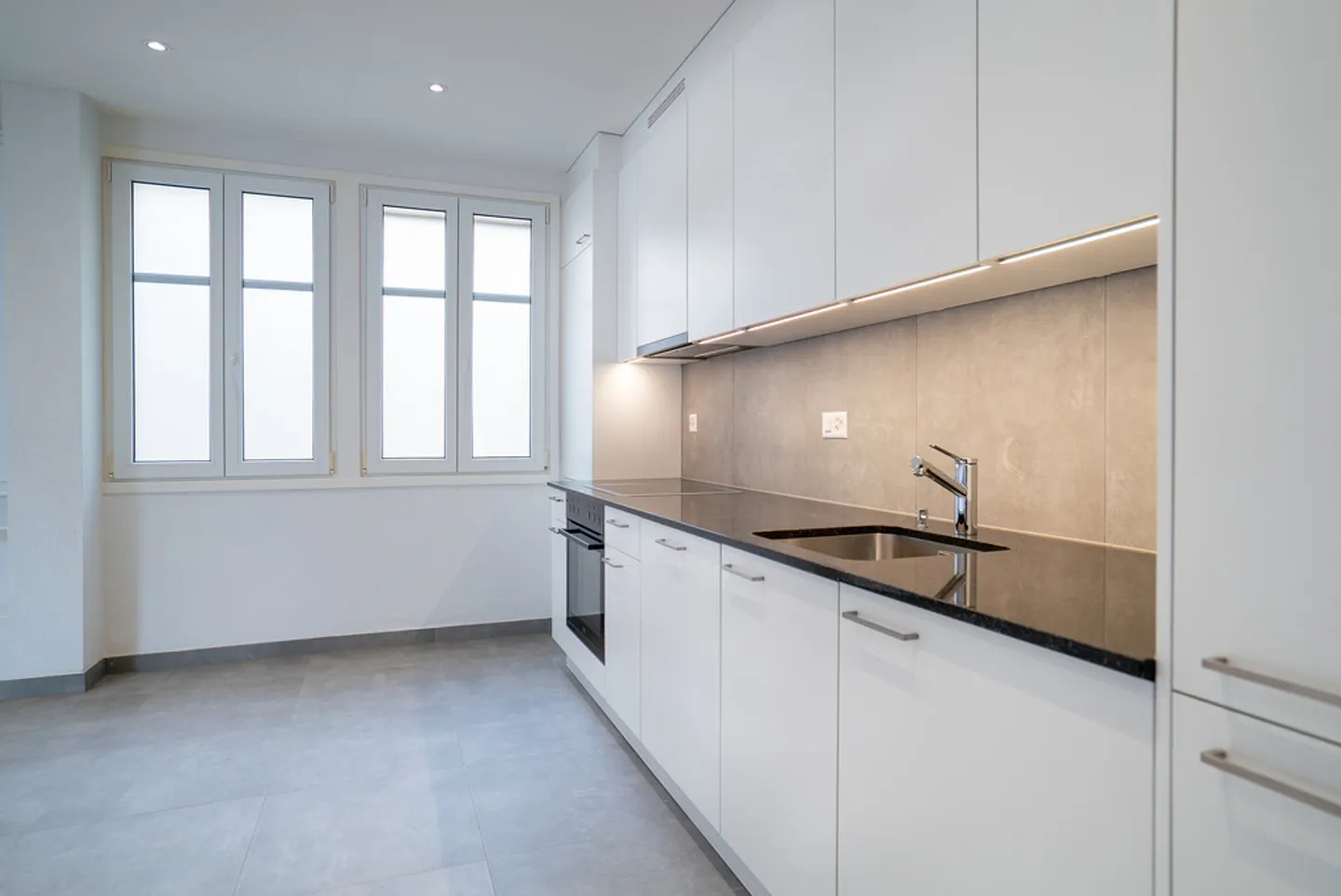 Très bel appartement lumineux de 2.5 pièces au 2ème étage - Photo 2 sur 6