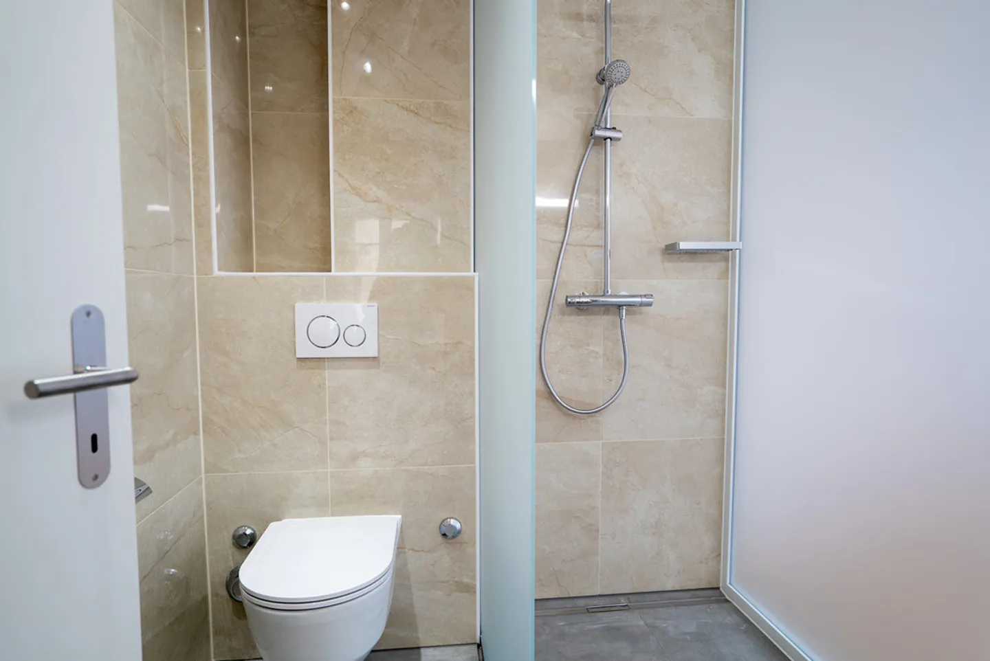 Très bel appartement lumineux de 2.5 pièces au 2ème étage - Photo 3 sur 6