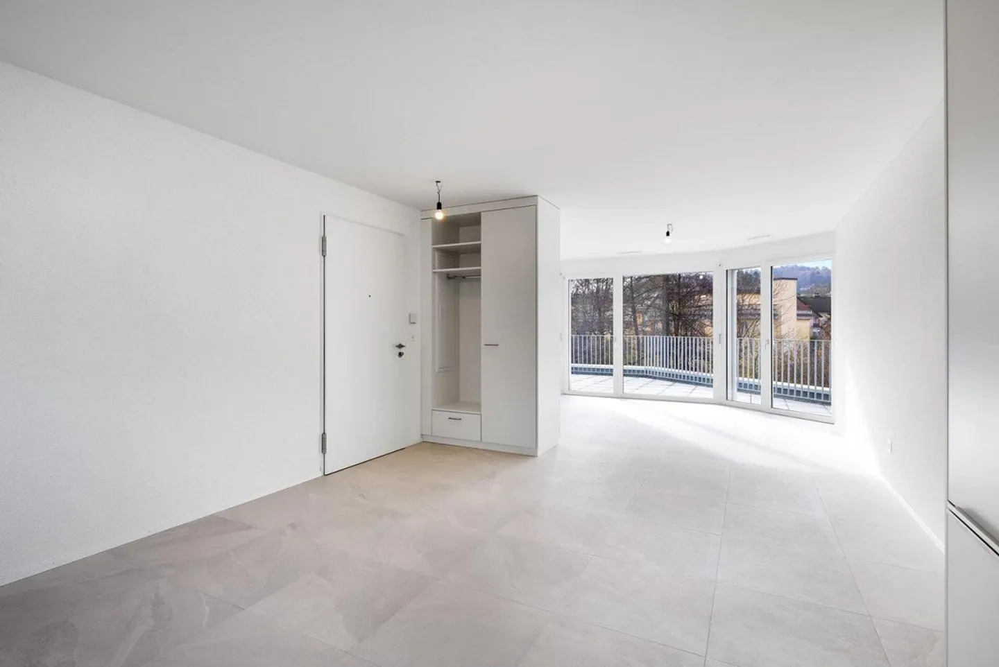 FIRST RENTAL - PENTHOUSE APARTMENT - CenterSeon² - Photo 9 of 13