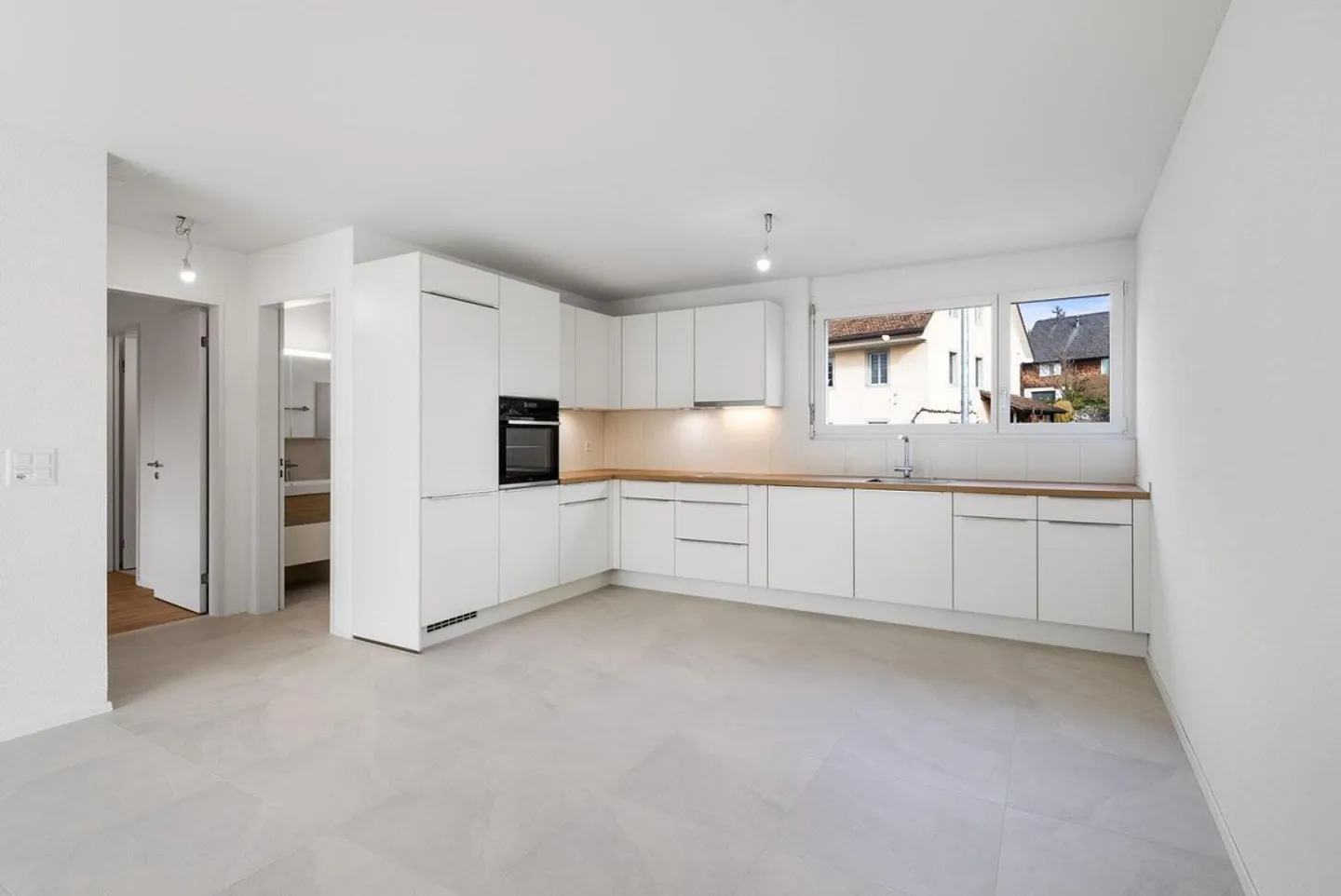 FIRST RENTAL - PENTHOUSE APARTMENT - CenterSeon² - Photo 10 of 13