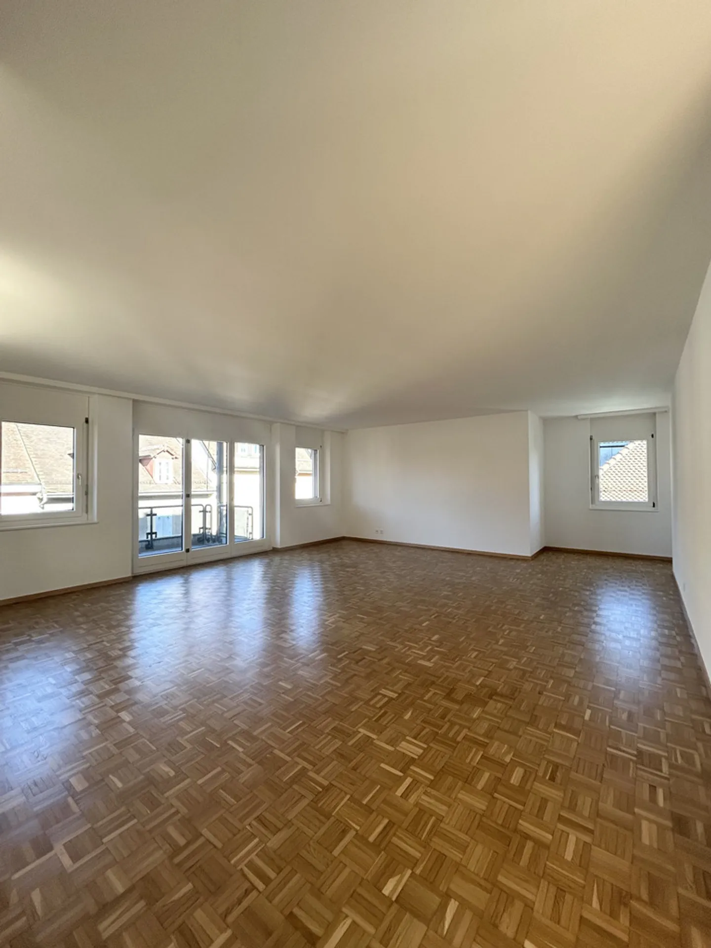 Geräumige 4,5-Zimmer-Wohnung im Stadtzentrum mit Balkon - Foto 2 von 12