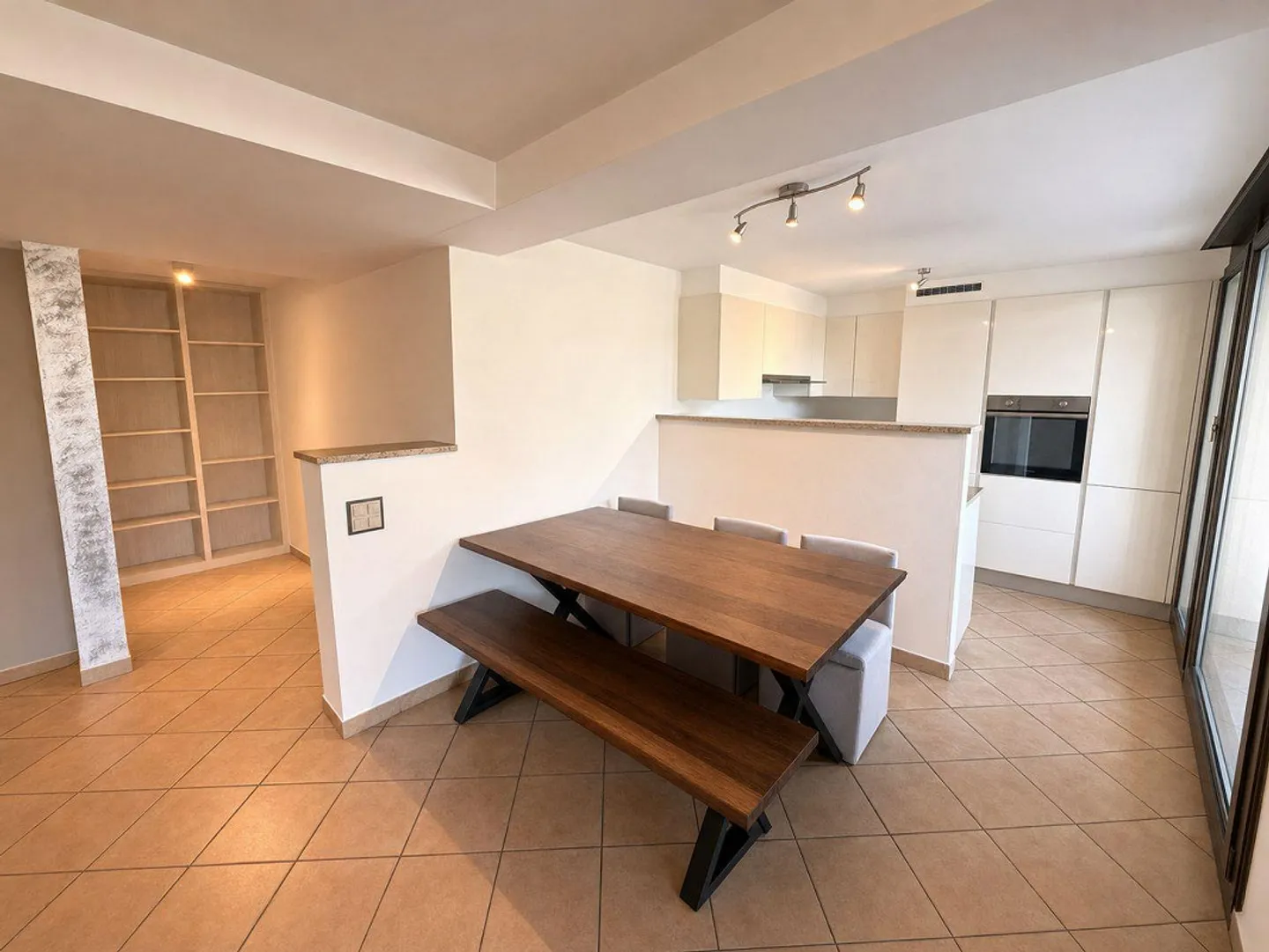 4.5-Room Apartment with Private Garden - Photo 6 of 11