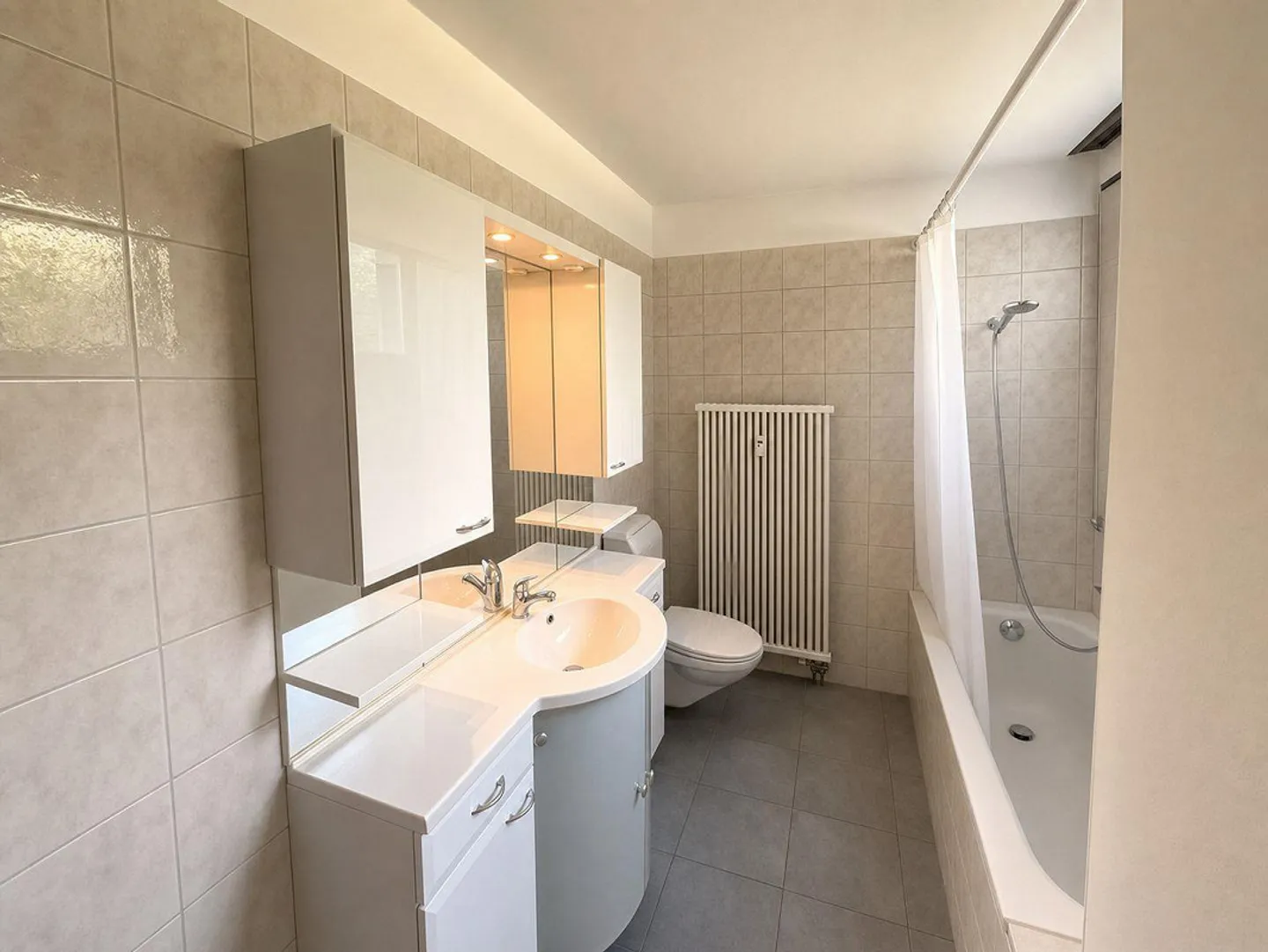 4.5-Room Apartment with Private Garden - Photo 9 of 11