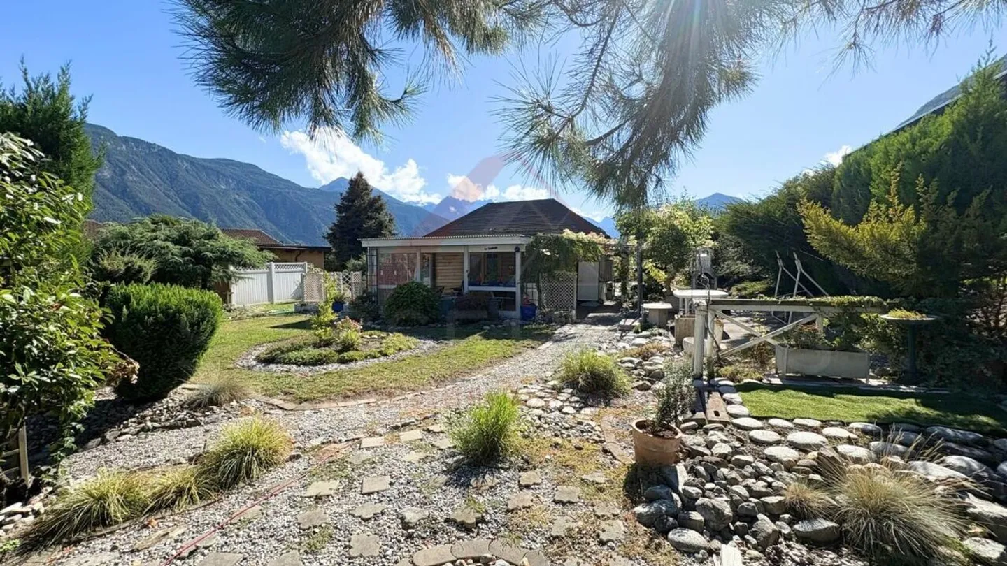 Building plot of 742 m² ideally located in Fully - quiet surroundings and rarity on the market - Photo 3 of 4