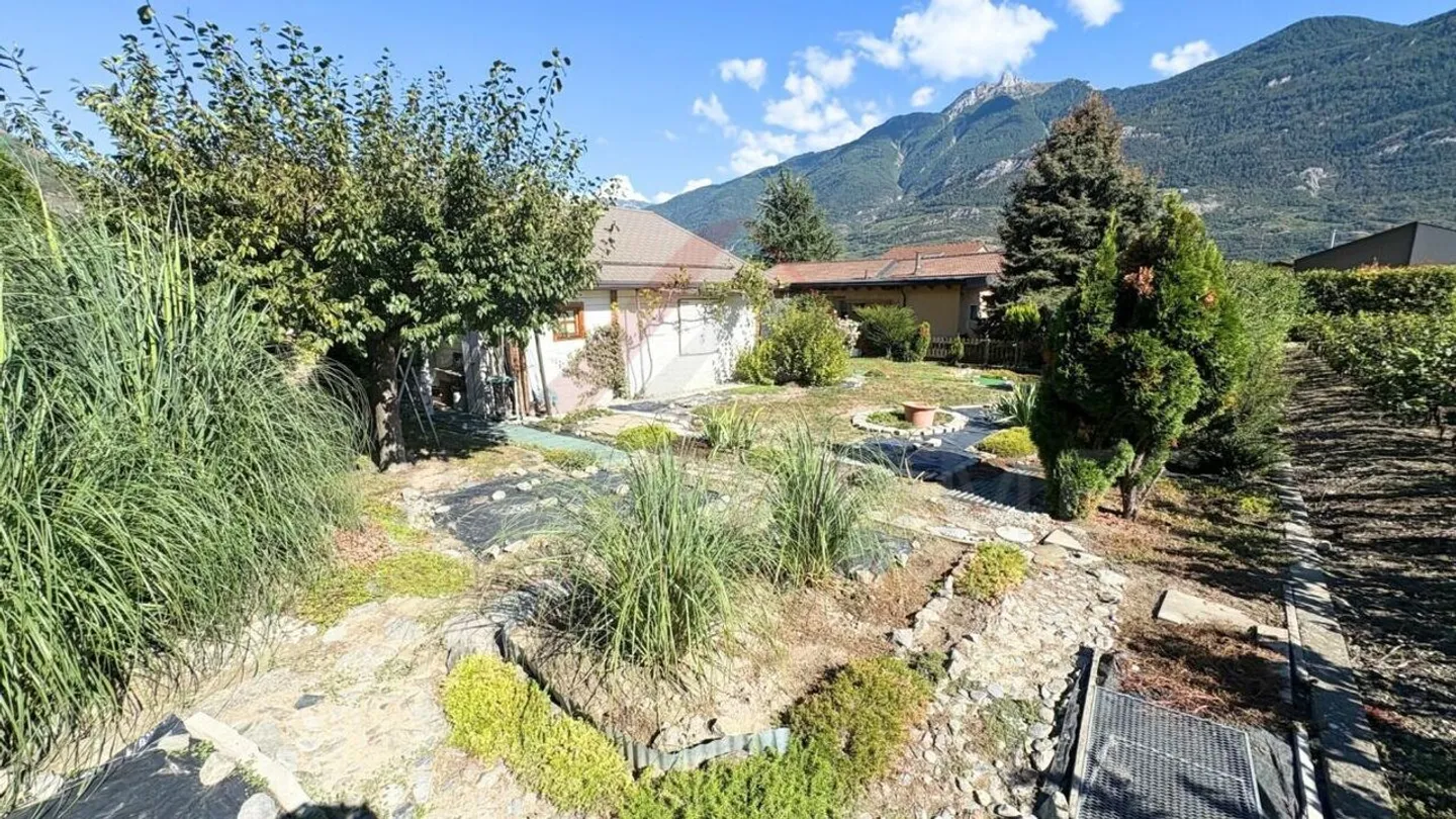 Building plot of 742 m² ideally located in Fully - quiet surroundings and rarity on the market - Photo 4 of 4