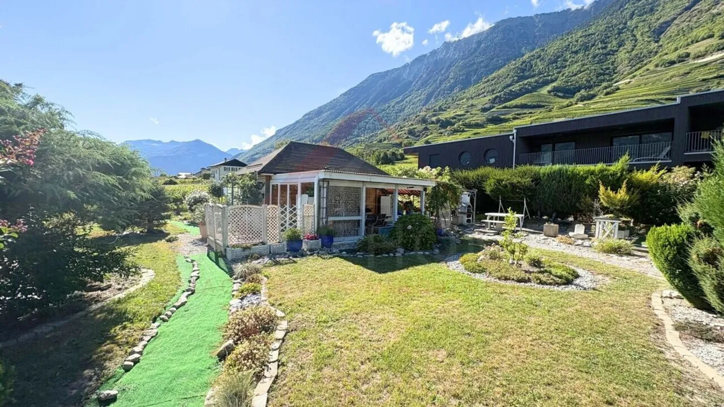 Building plot of 742 m² ideally located in Fully - quiet surroundings and rarity on the market - Photo 1 of 4