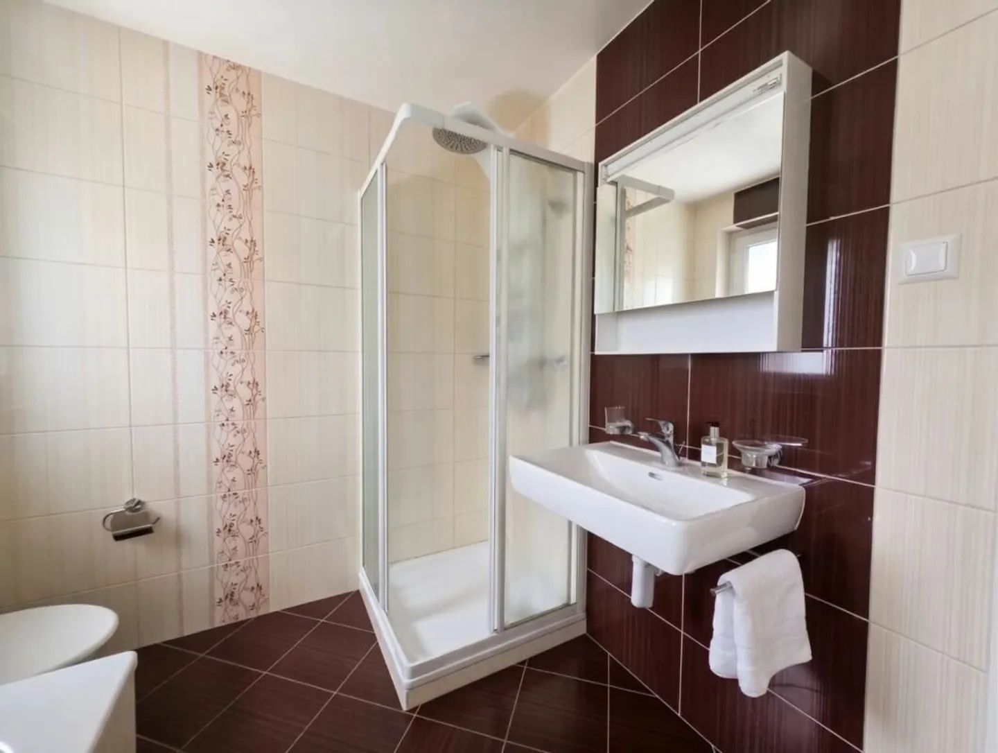 Herzstück: Wunderschöne 3,5-Zimmer-Wohnung komplett renoviert mit Blick auf die Stadt - Foto 7 von 7