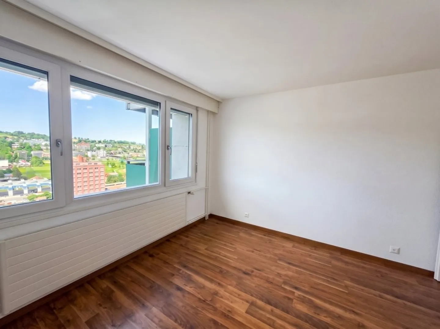 Herzstück: Wunderschöne 3,5-Zimmer-Wohnung komplett renoviert mit Blick auf die Stadt - Foto 4 von 7
