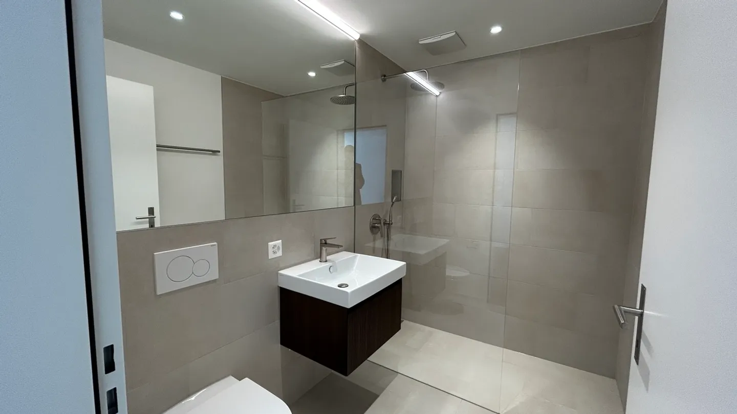 Modern 4.5-room new apartment with garden seating area - Photo 7 of 8