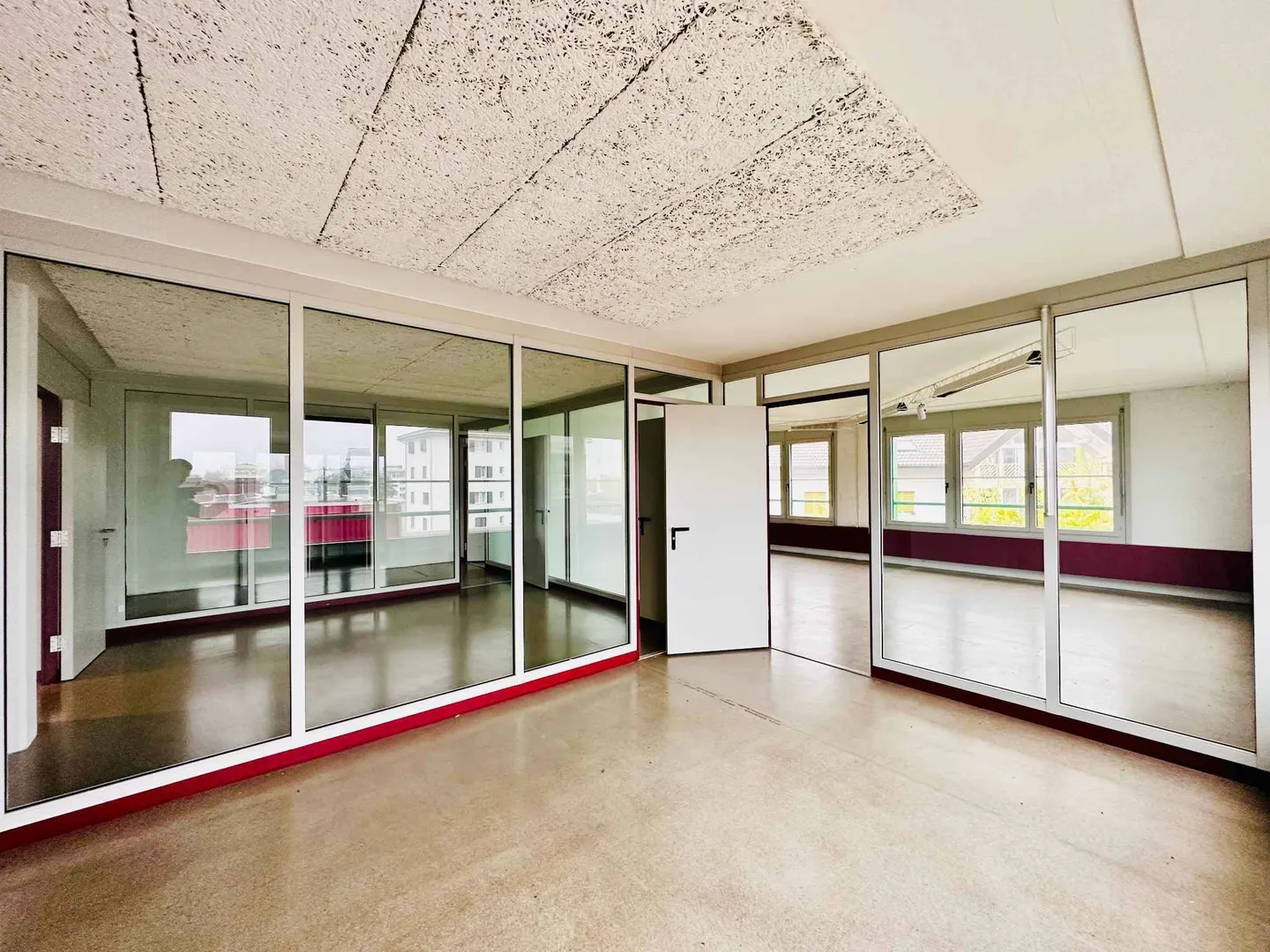 Office space of 350 m² for sale in Nyon - Photo 2 of 5
