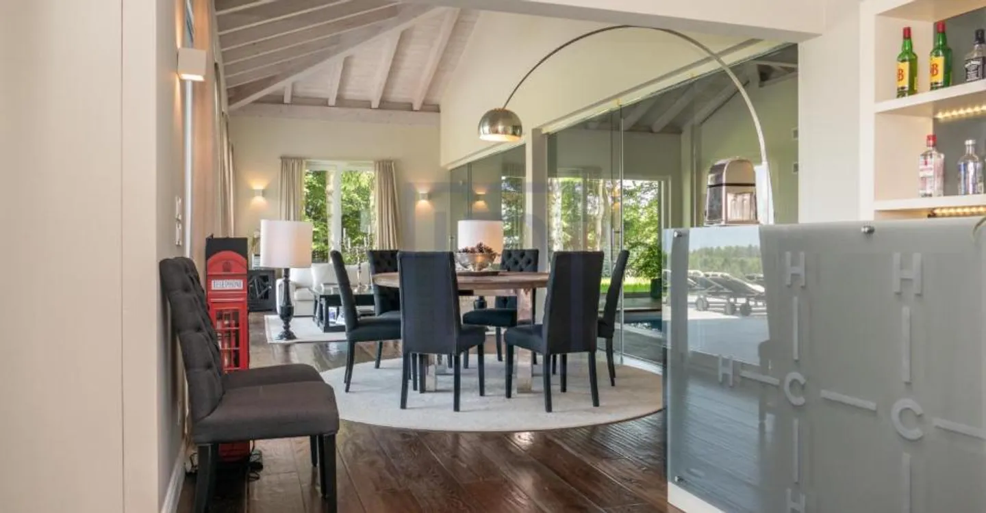 Luxury Chalet with Stunning Views - Photo 3 of 6