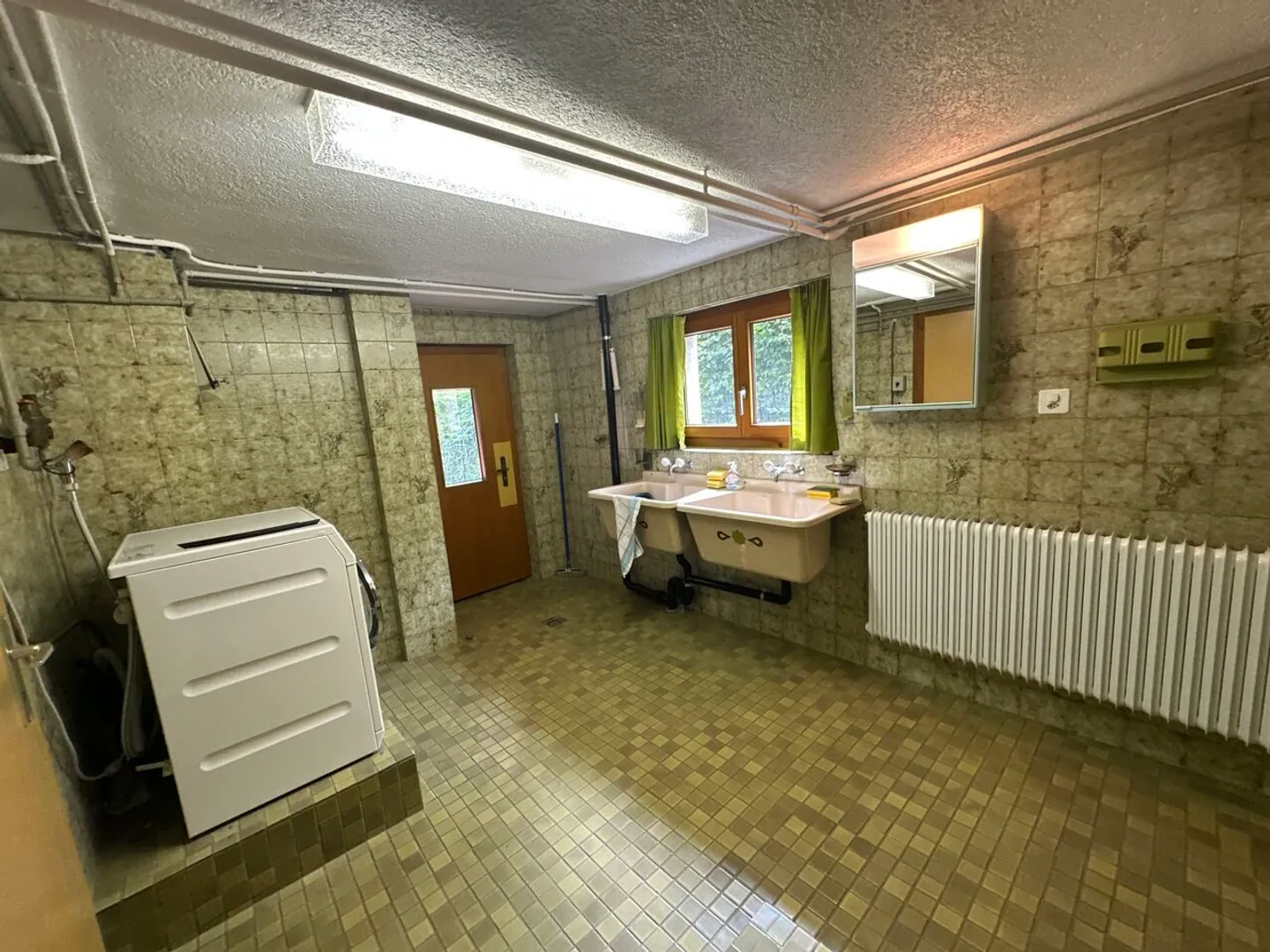 6.5 Room House - Photo 8 of 13