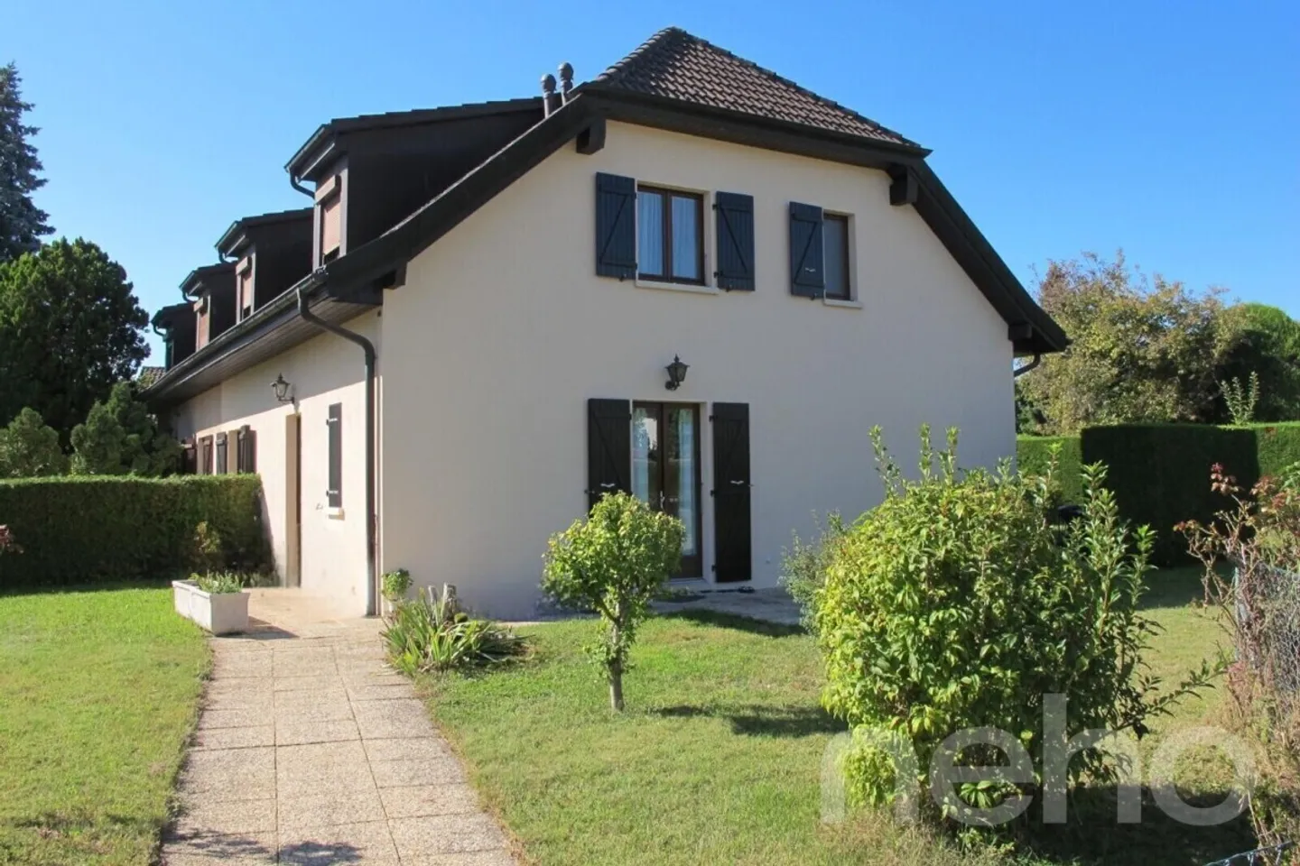 Bellissima casa a schiera con grande giardino - Foto 3 di 12
