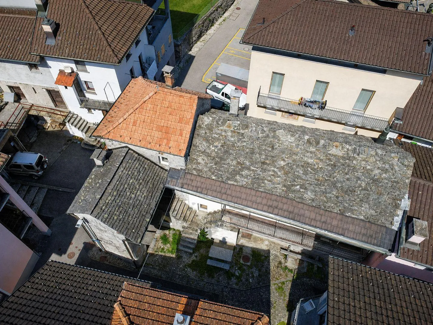 Résidence secondaire possible — Deux maisons rustiques contiguës à Gorduno - Photo 5 sur 18
