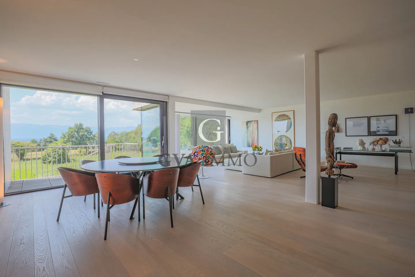 Luxury Apartment with Lake View - Photo 1 of 7