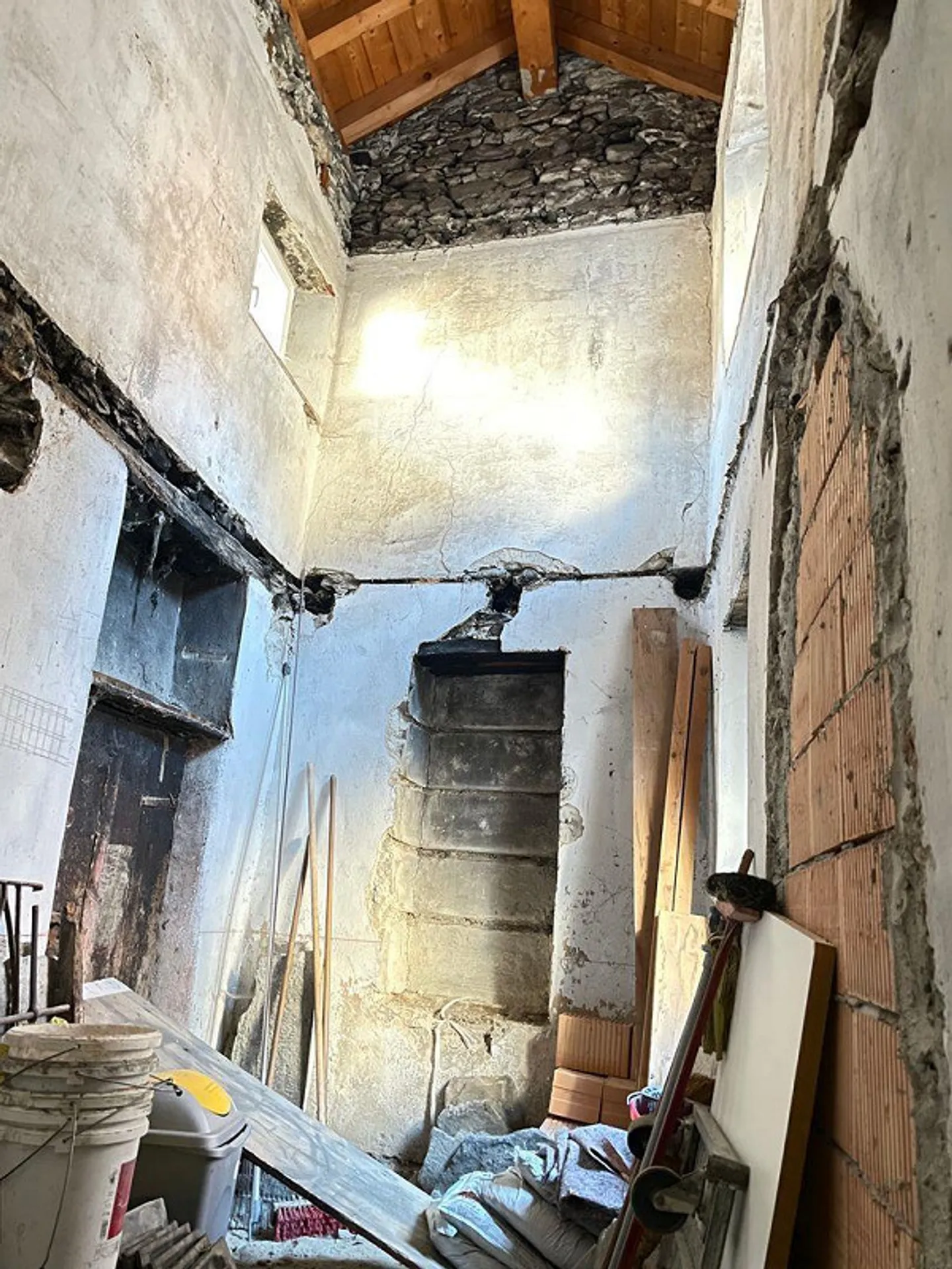 Résidence secondaire possible — Deux maisons rustiques contiguës à Gorduno - Photo 11 sur 18