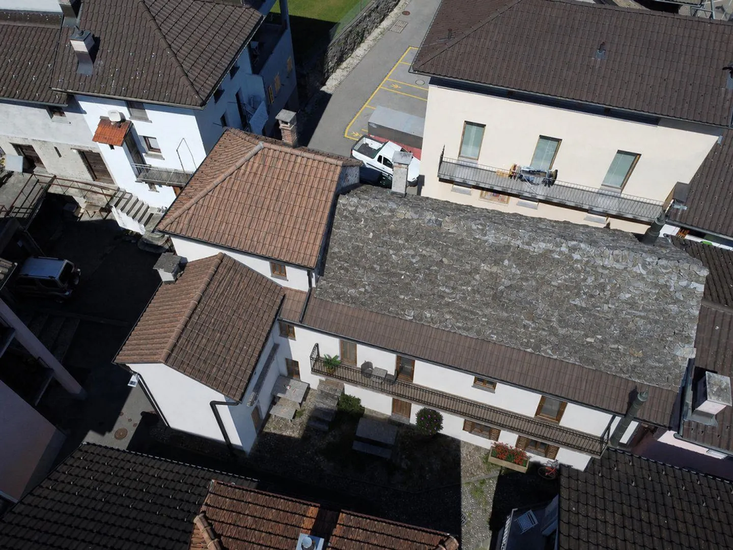 Résidence secondaire possible — Deux maisons rustiques contiguës à Gorduno - Photo 6 sur 18