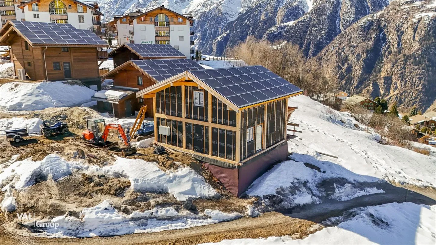 Last Chance: Exclusive Chalet as a Second Home in Grächen! - Photo 4 of 13