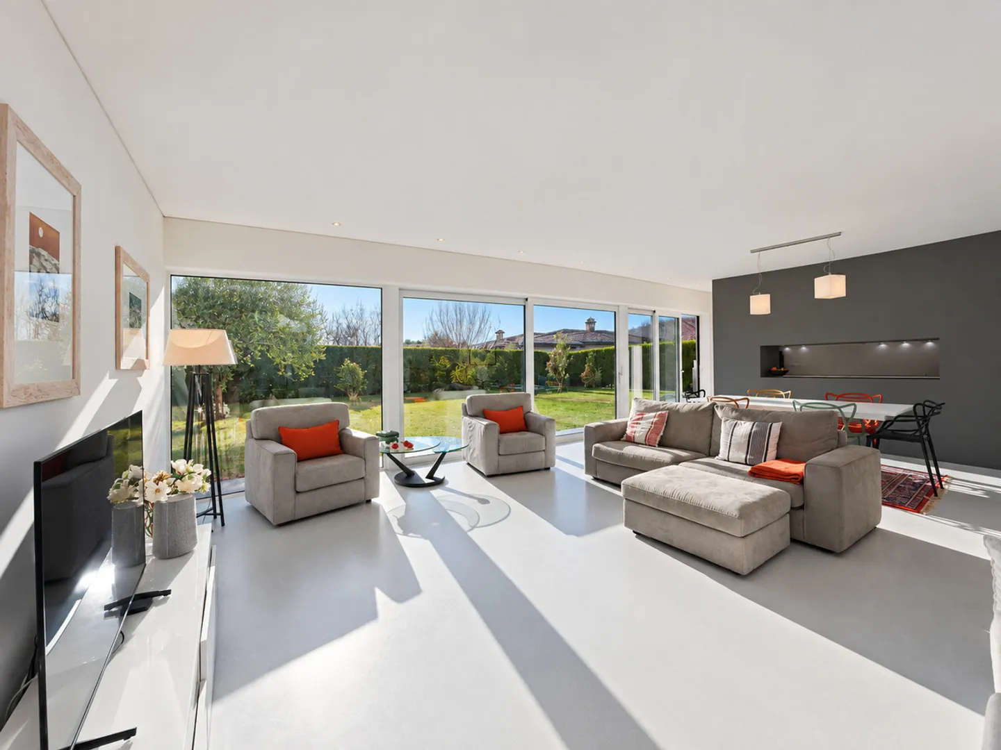 Lugano, Dino: Modern villa with garden, terraces and open view - Photo 3 of 16
