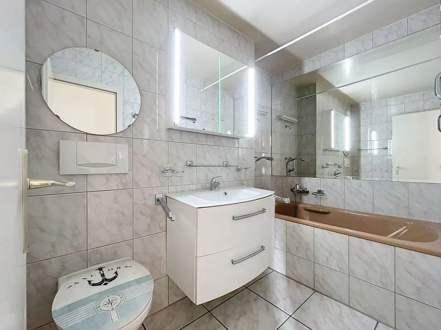 Appartamento con 2 balconi e di fronte al porto di Clarens - Foto 7 di 10