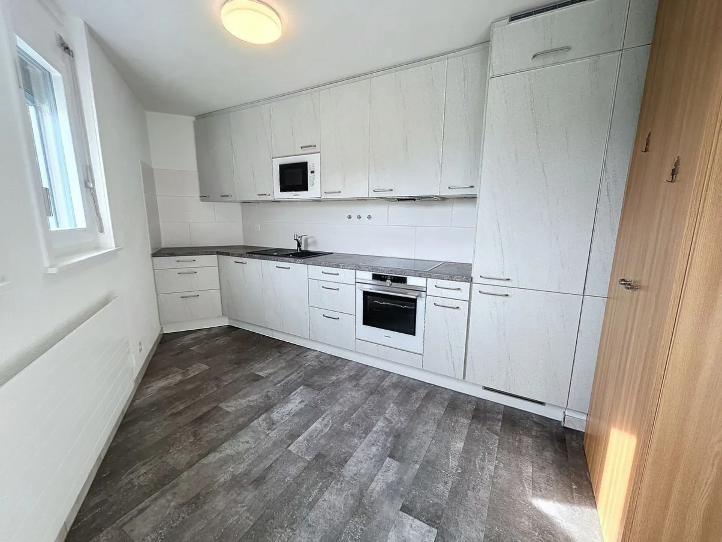 Appartamento con 2 balconi e di fronte al porto di Clarens - Foto 8 di 10