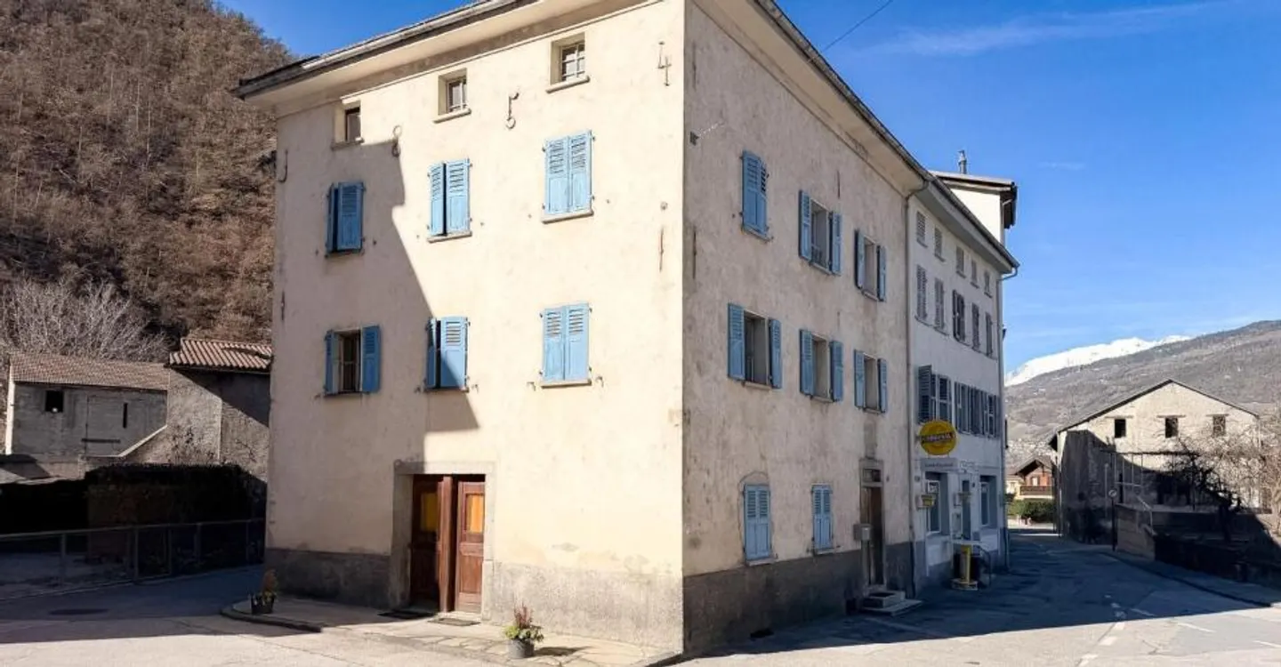 Mehrfamilienhaus im Zentrum von Chippis - Foto 1 von 13
