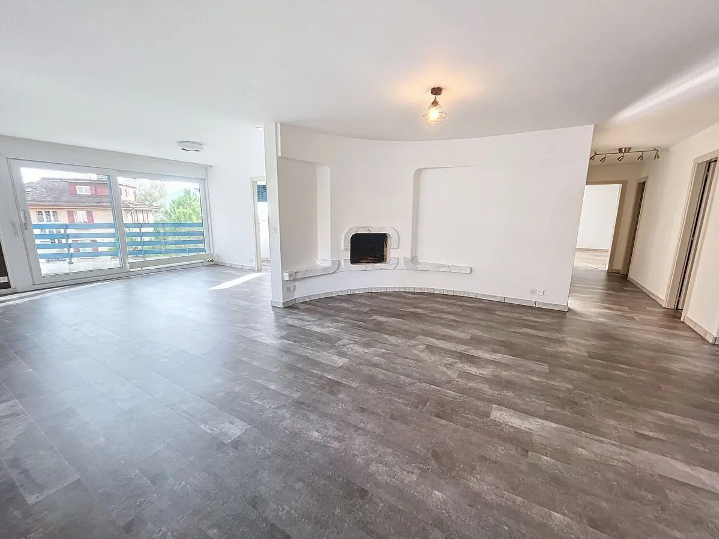 Appartamento con 2 balconi e di fronte al porto di Clarens - Foto 4 di 10