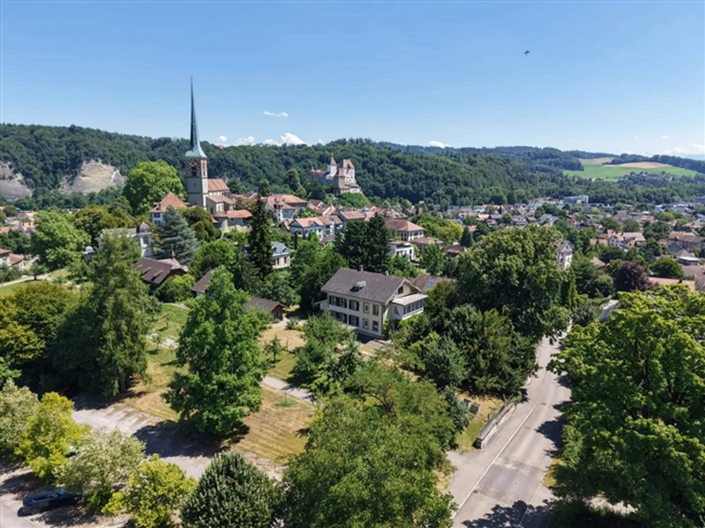 «"Historische Baukunst an allerbester Lage mit traumhafter Aussicht ins Emmental und auf die Alpen"» - Foto 6 von 16