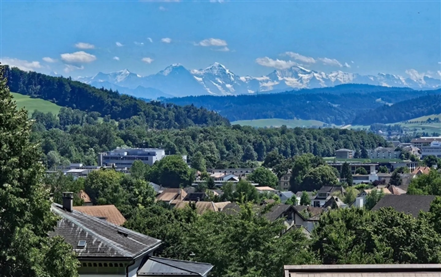 «"Historische Baukunst an allerbester Lage mit traumhafter Aussicht ins Emmental und auf die Alpen"» - Foto 7 von 16