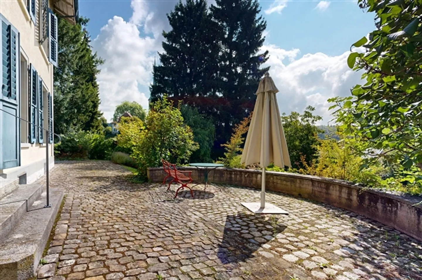 «"Historische Baukunst an allerbester Lage mit traumhafter Aussicht ins Emmental und auf die Alpen"» - Foto 8 von 16