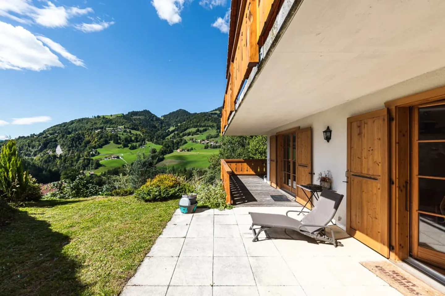 Unübertroffene Lage in Charmey: Ruhe, Panoramablick und Sonne - Foto 4 von 12