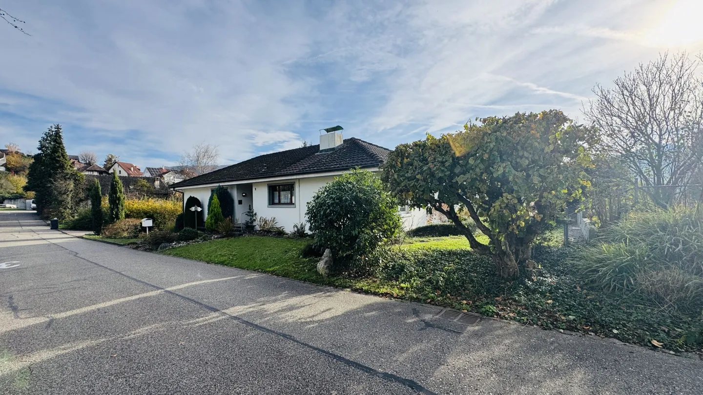 5½-Room Single-Family House with Garden, Double Garage and Panoramic View in Magden - Photo 2 of 31