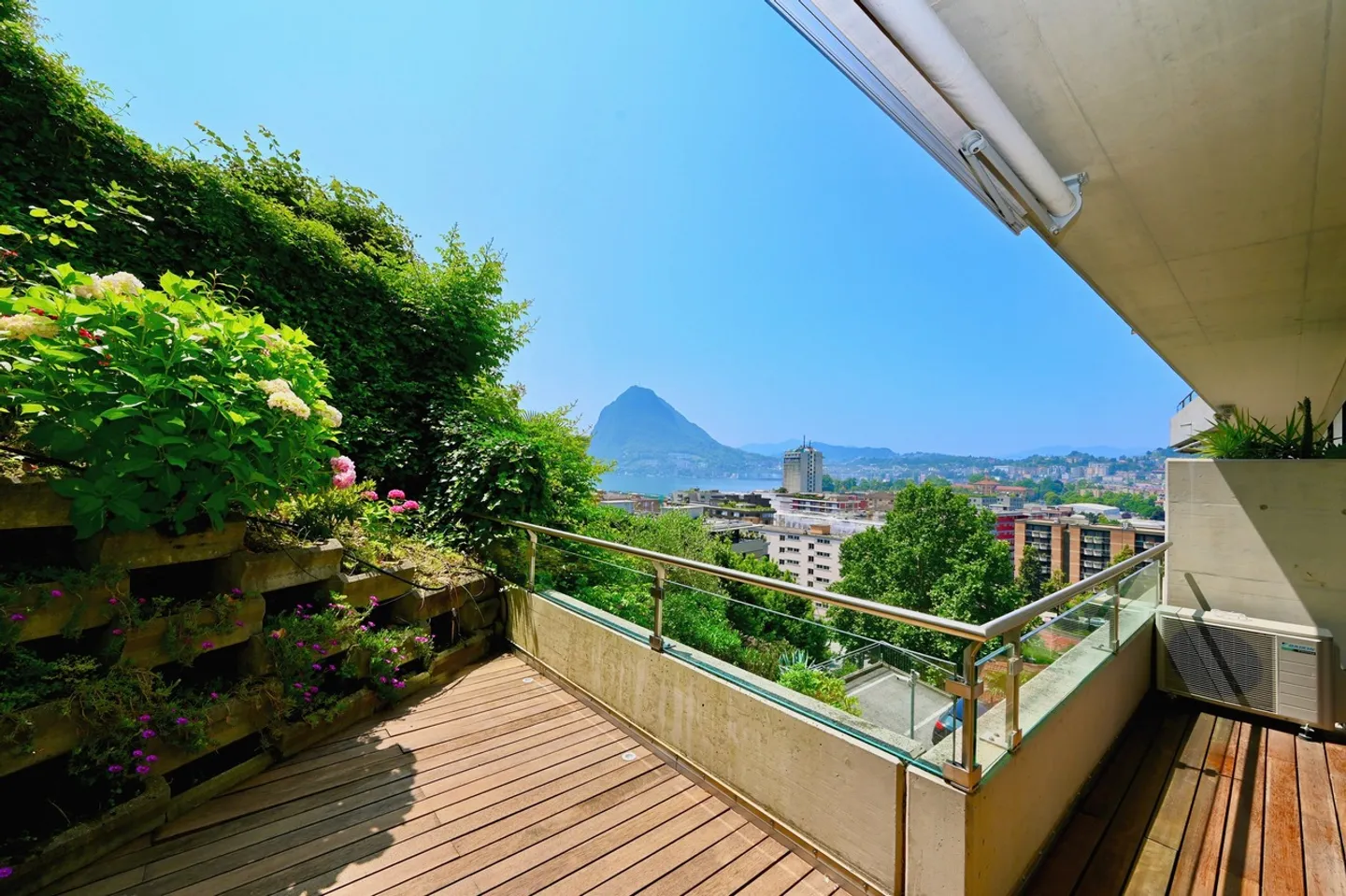 Modern Apartment with Terrace and Breathtaking Lake View - Photo 2 of 18