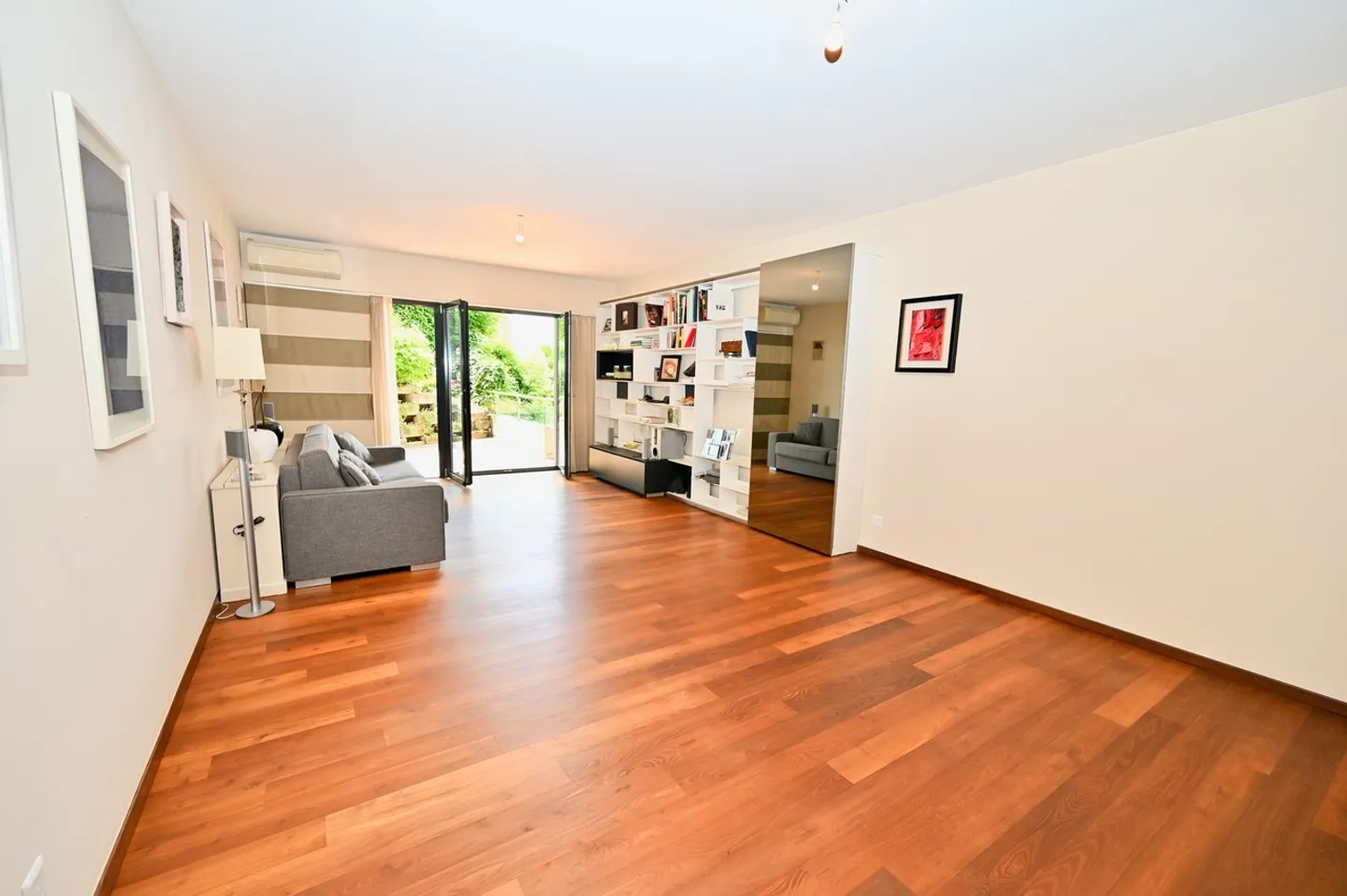 Modern Apartment with Terrace and Breathtaking Lake View - Photo 4 of 18