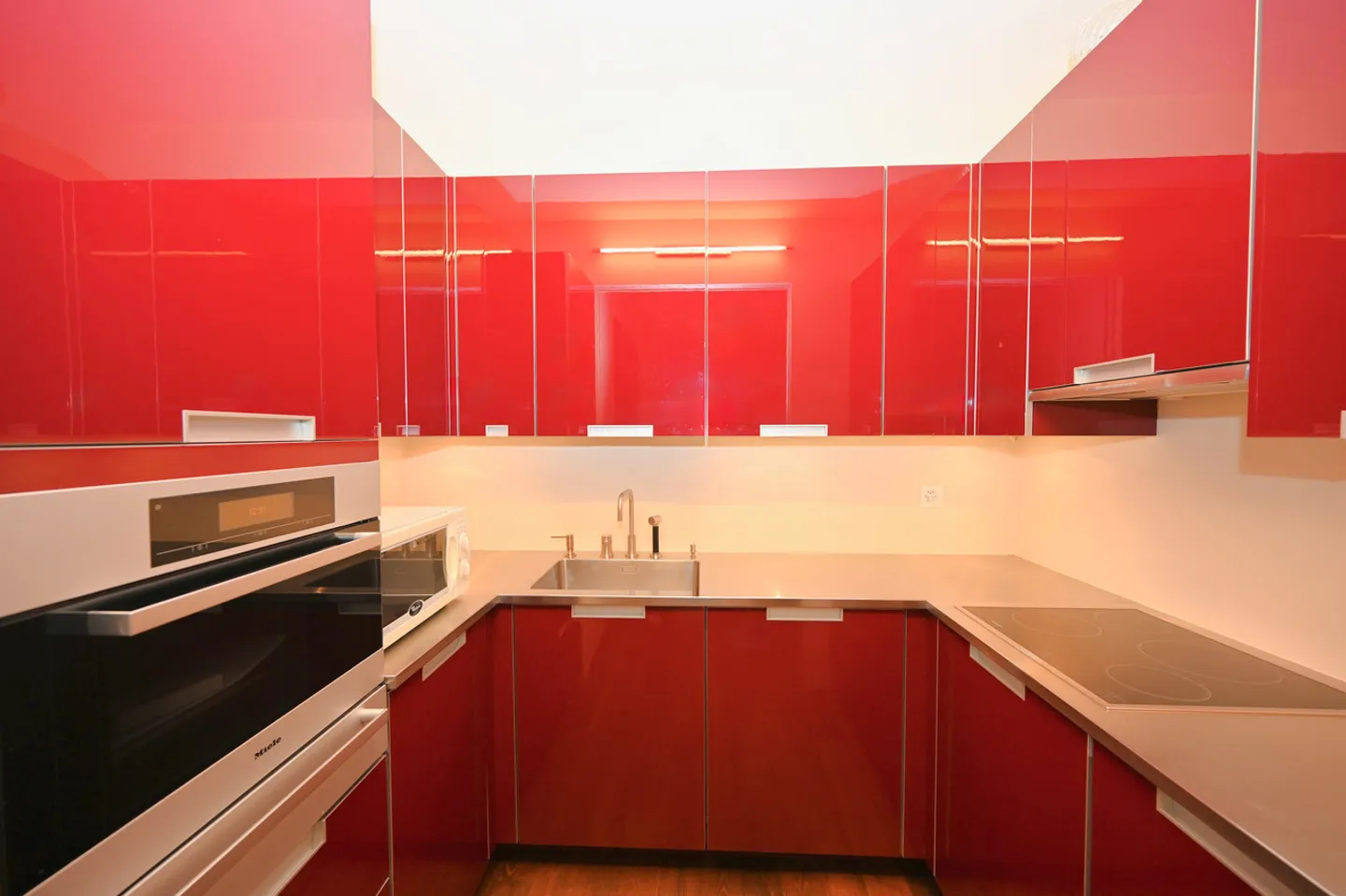 Modern Apartment with Terrace and Breathtaking Lake View - Photo 8 of 18