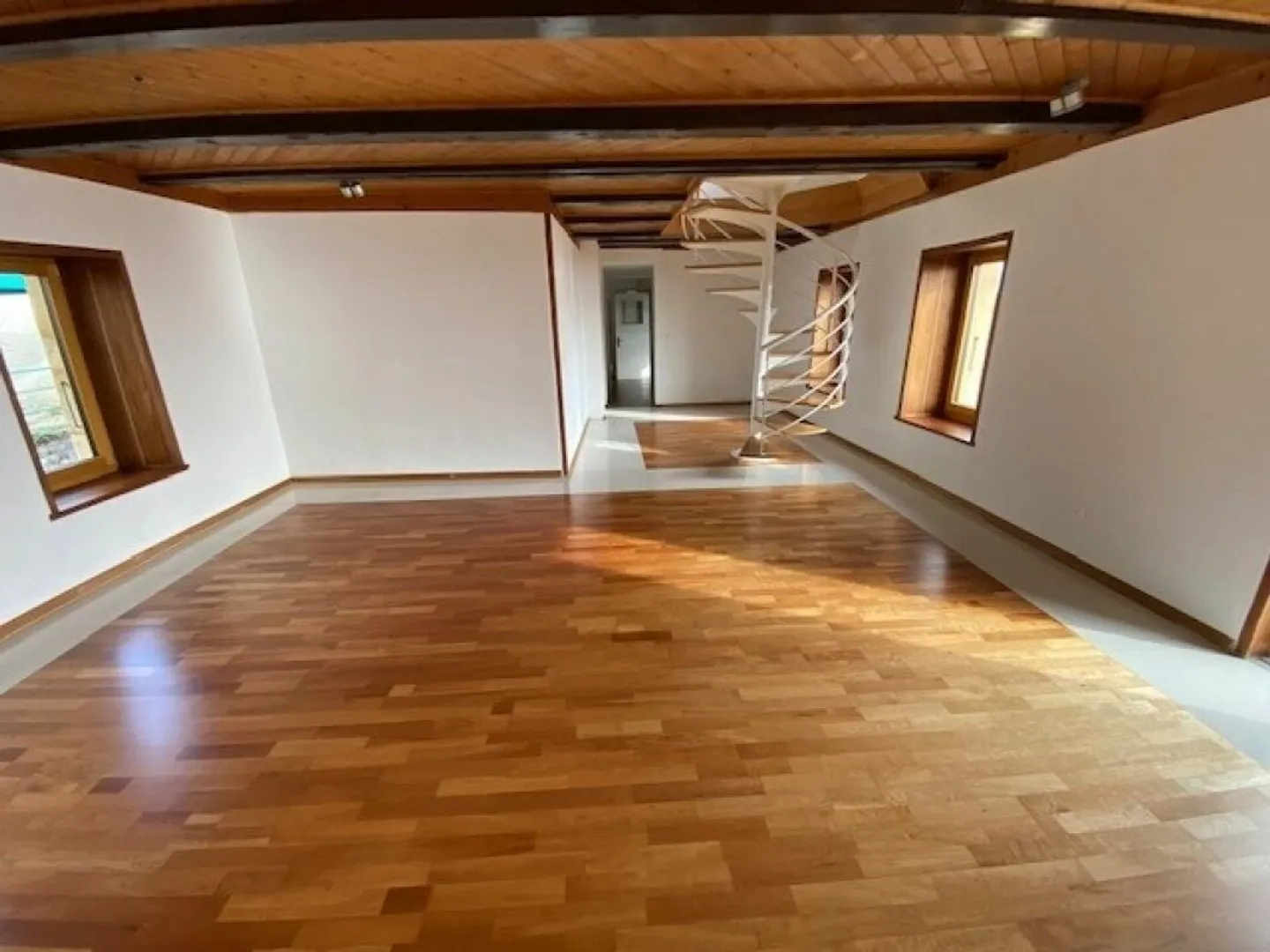 Spacieux duplex de 6.5 pièces à St-Aubin-Sauges - Photo 3 sur 10