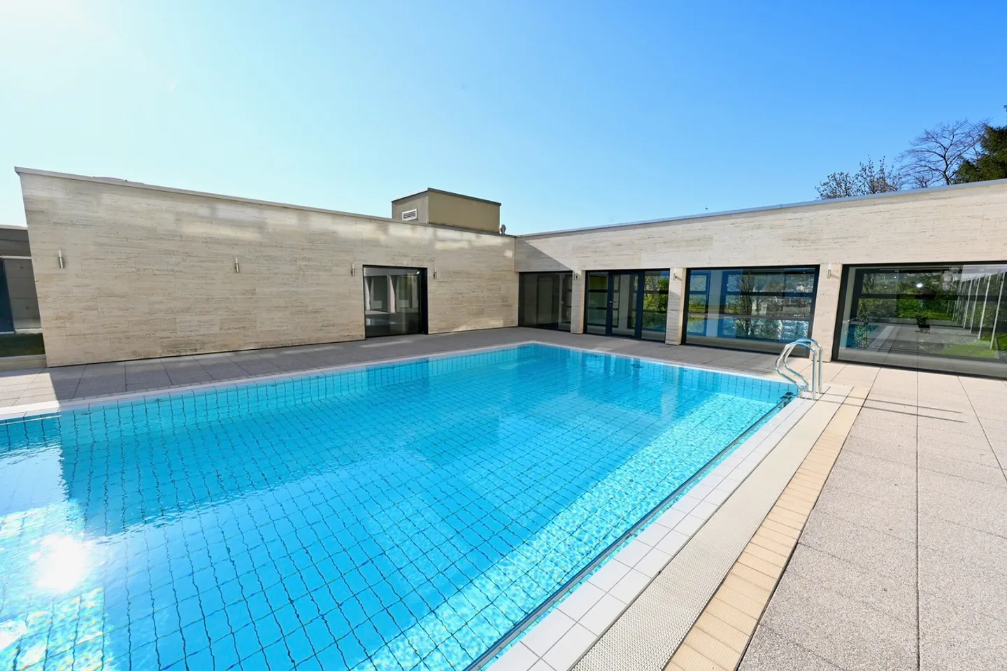 Modern Apartment with Terrace and Breathtaking Lake View - Photo 14 of 18