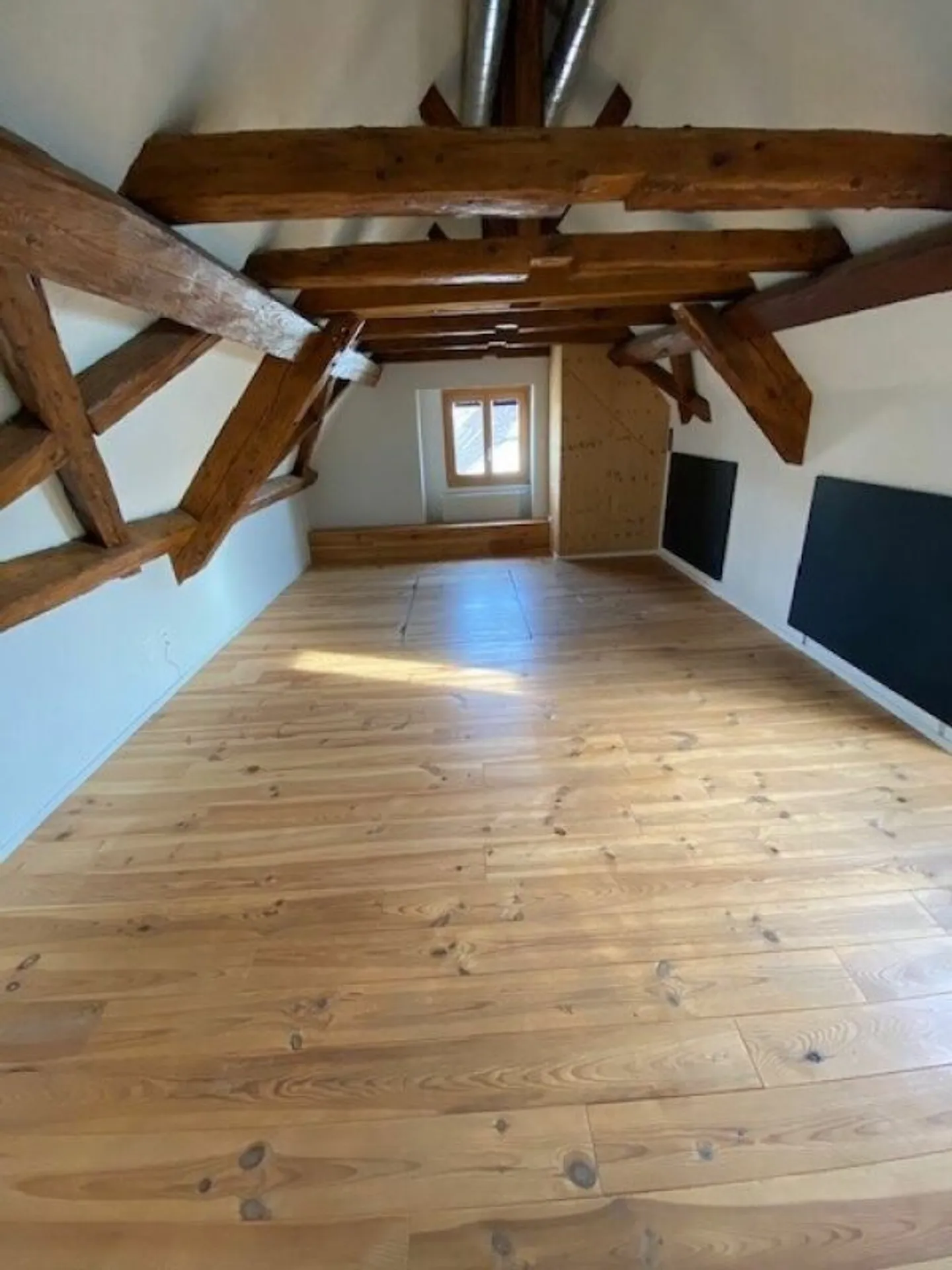 Spacieux duplex de 6.5 pièces à St-Aubin-Sauges - Photo 6 sur 10