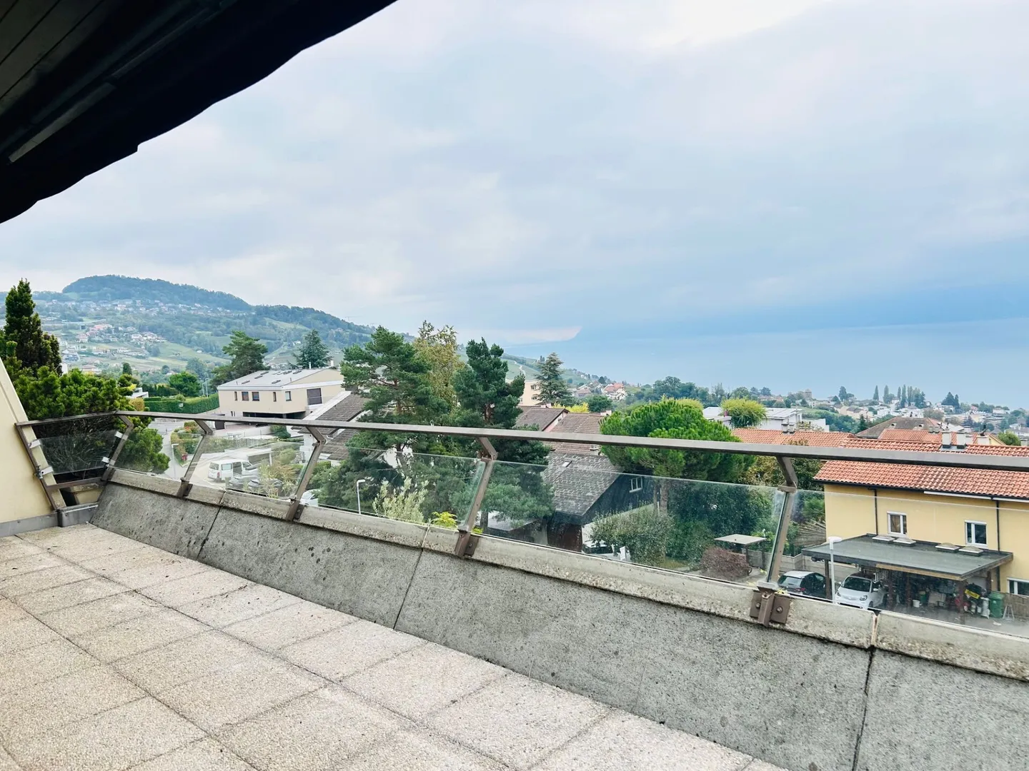 The Conversion - Duplex Apartment with Grand View of the Lake and the Alps, Opposite EVIAN - Photo 6 of 10