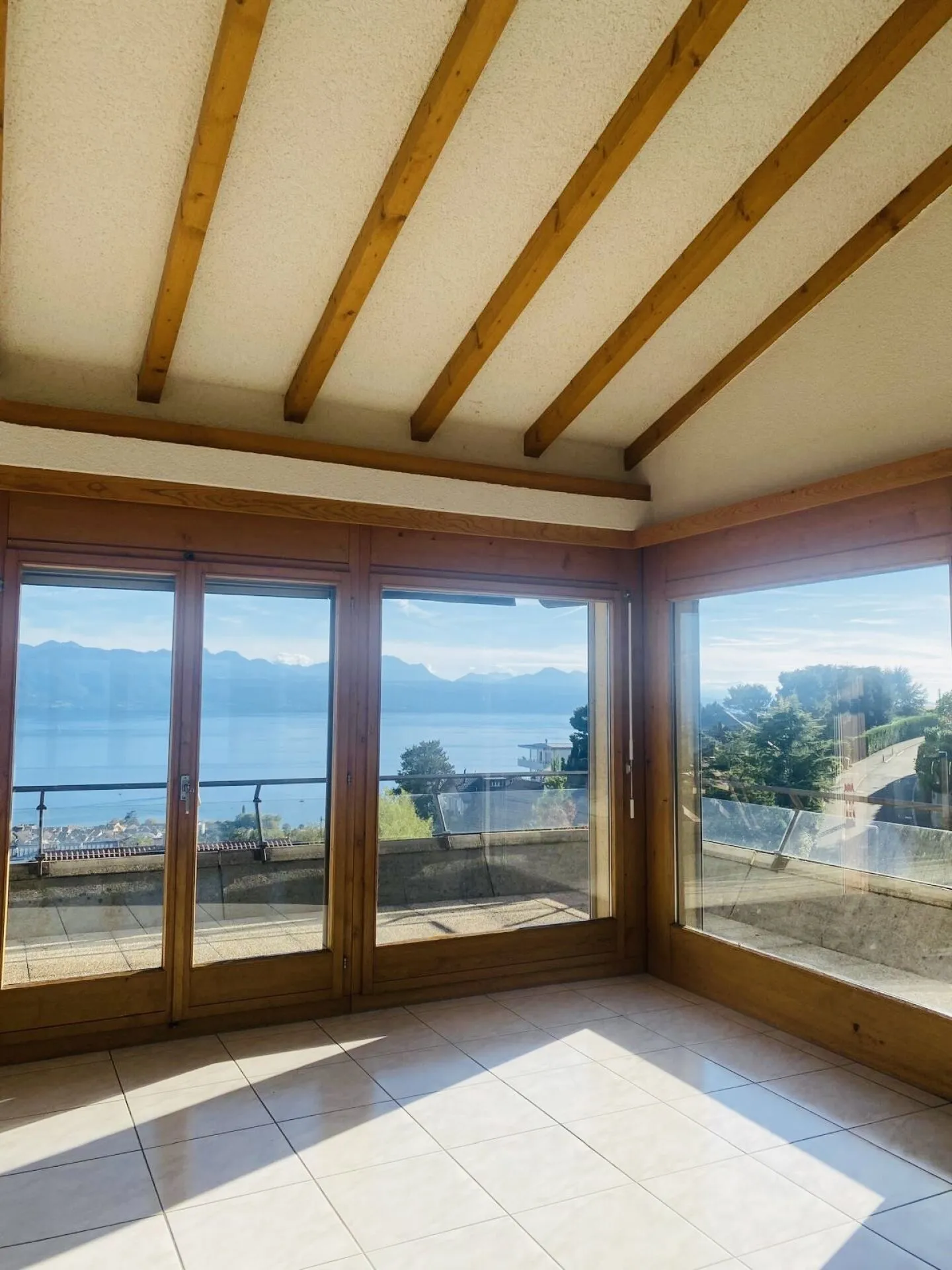 The Conversion - Duplex Apartment with Grand View of the Lake and the Alps, Opposite EVIAN - Photo 8 of 10