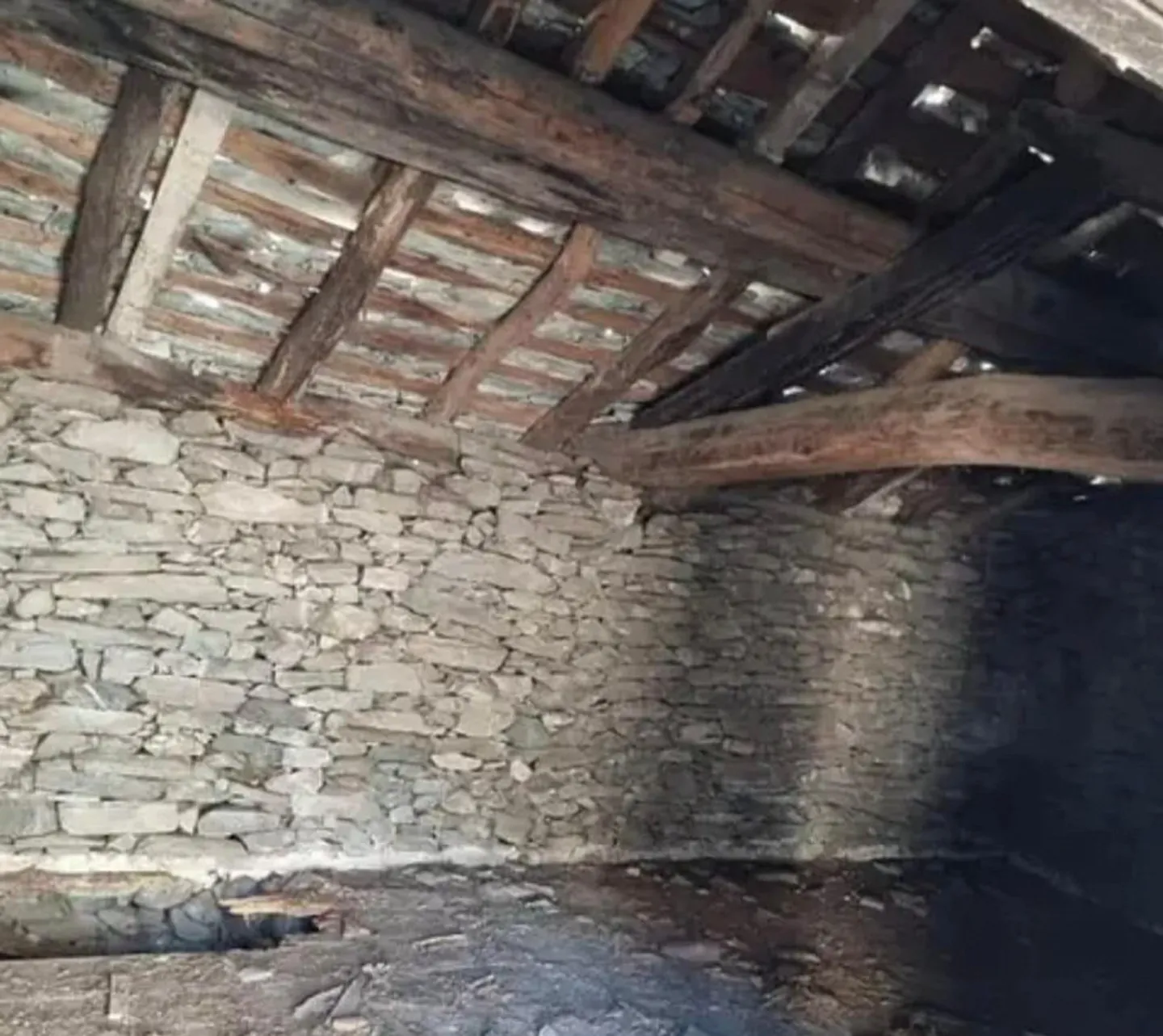 «Rustico nel nucleo di 4 locali da ristrutturare con progetto / 4-Zimmer-Rustico im Dorfkern zum Ausbauen mit Projekt» - Foto 2 di 4