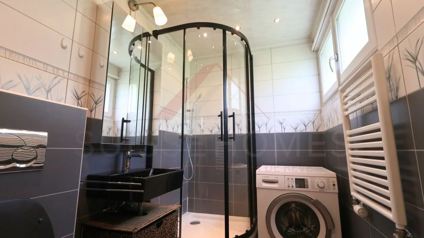Saint-Imier : Appartement rénové et lumineux de 3,5 pièces avec vue dégagée - Photo 9 sur 9