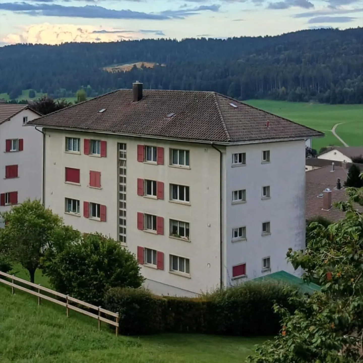 Apartment in PPE with 4.5 rooms and an individual garage - Photo 2 of 2